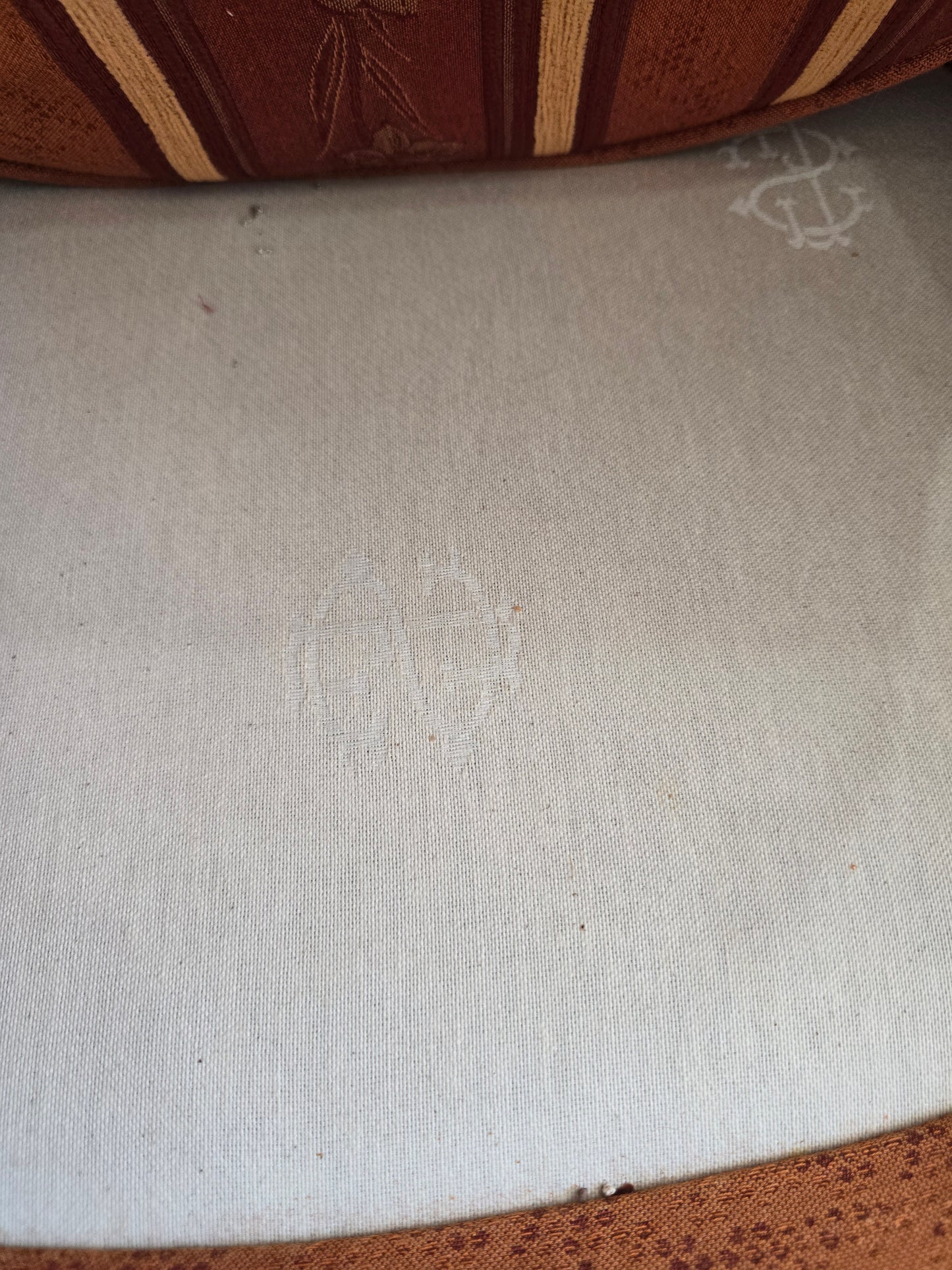Paire de fauteuils bergères de grande qualité – Manufacture SE
