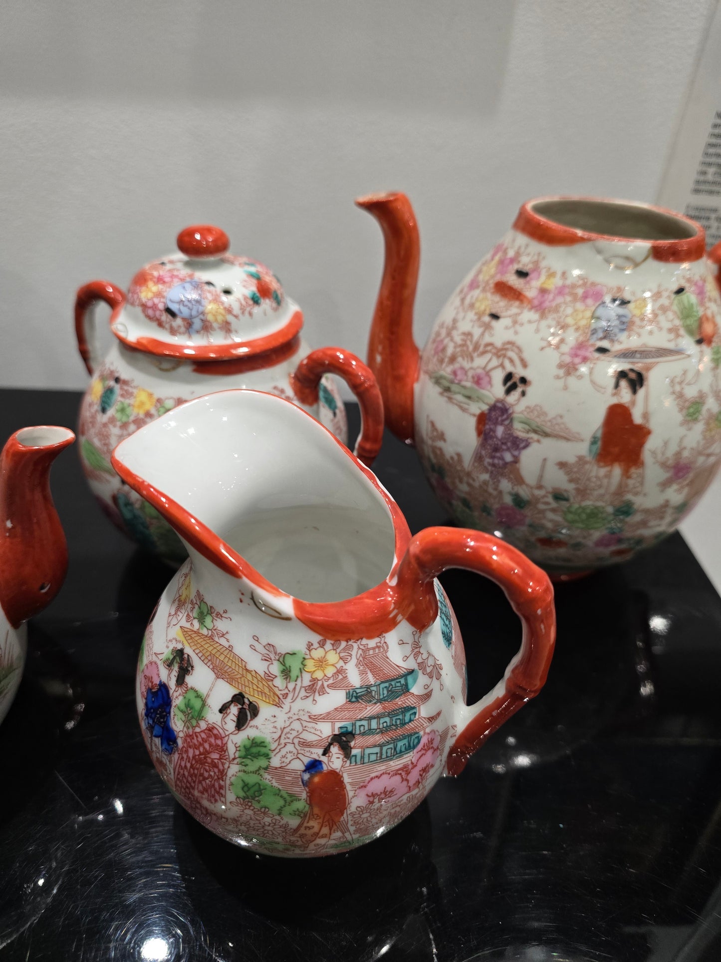Service à thé japonais Satsuma – Décor scènes traditionnelles – XXe siècle