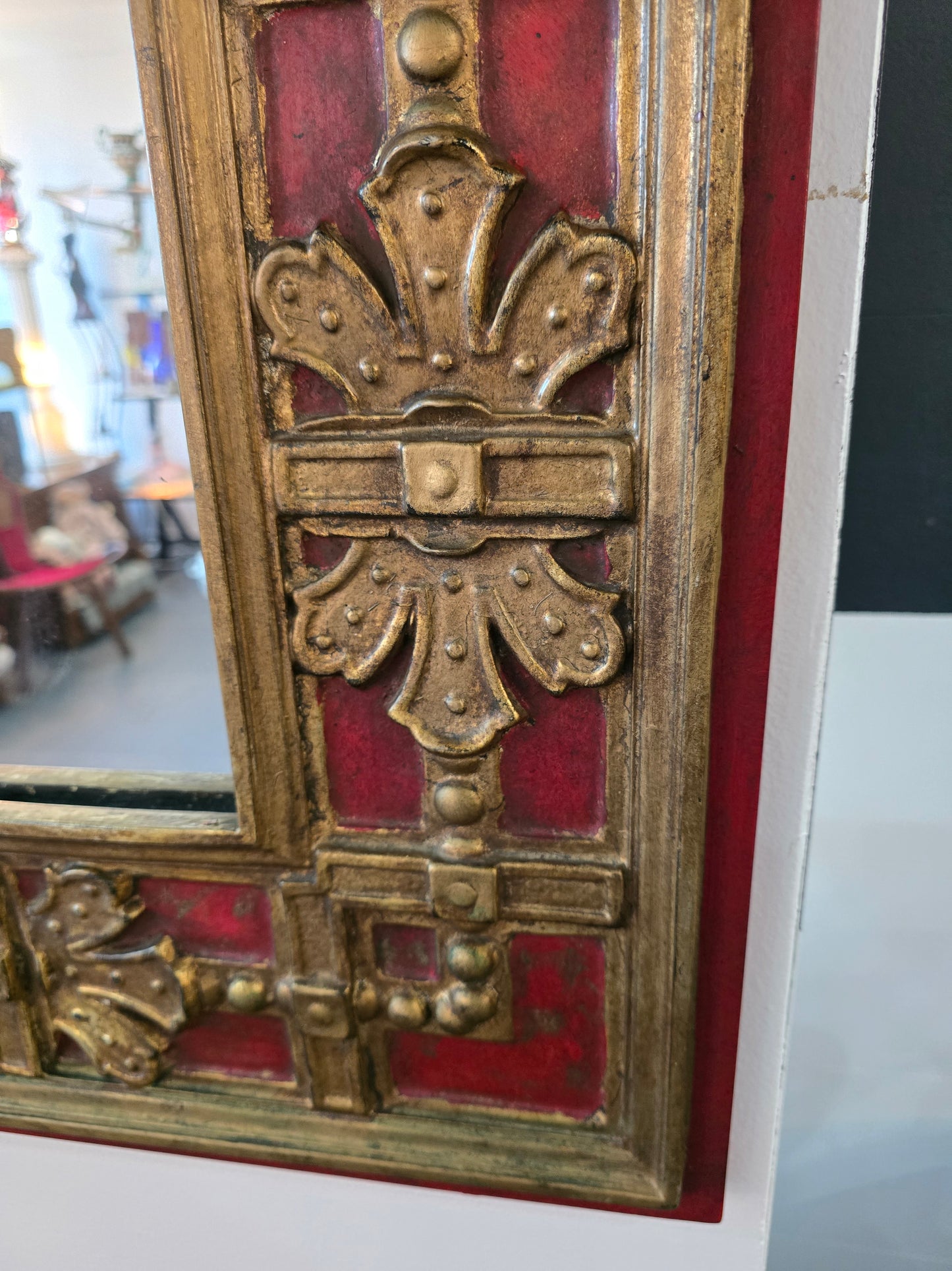 miroir mural Palladio, Italie, 1970 – Décor rouge et dorure patinée