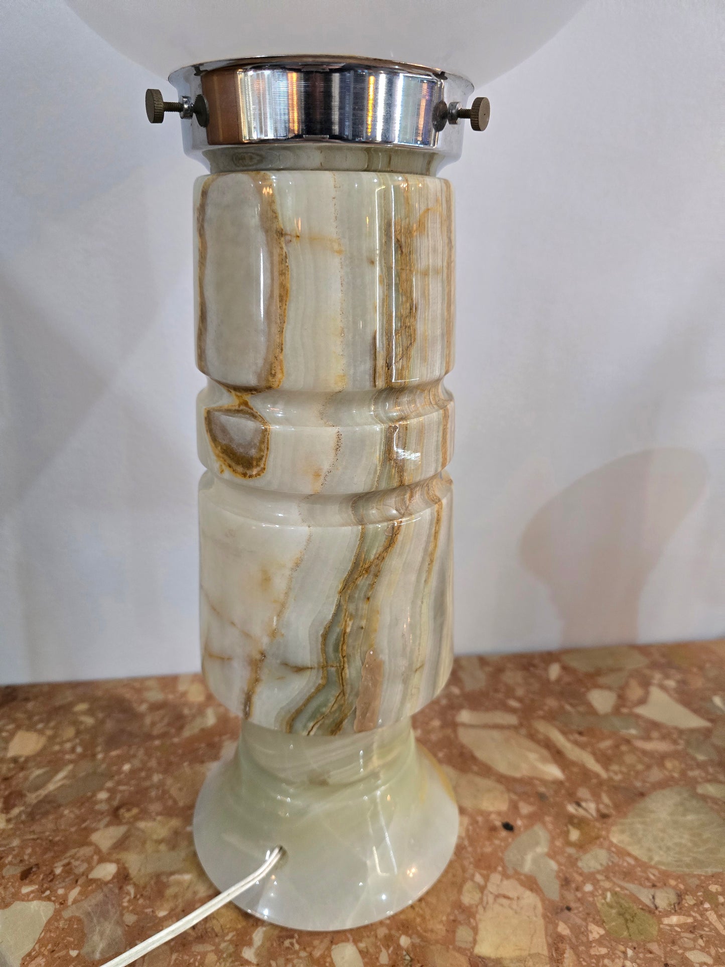 Lampe vintage en verre opalin et onyx – Design italien – Années 1960/1970