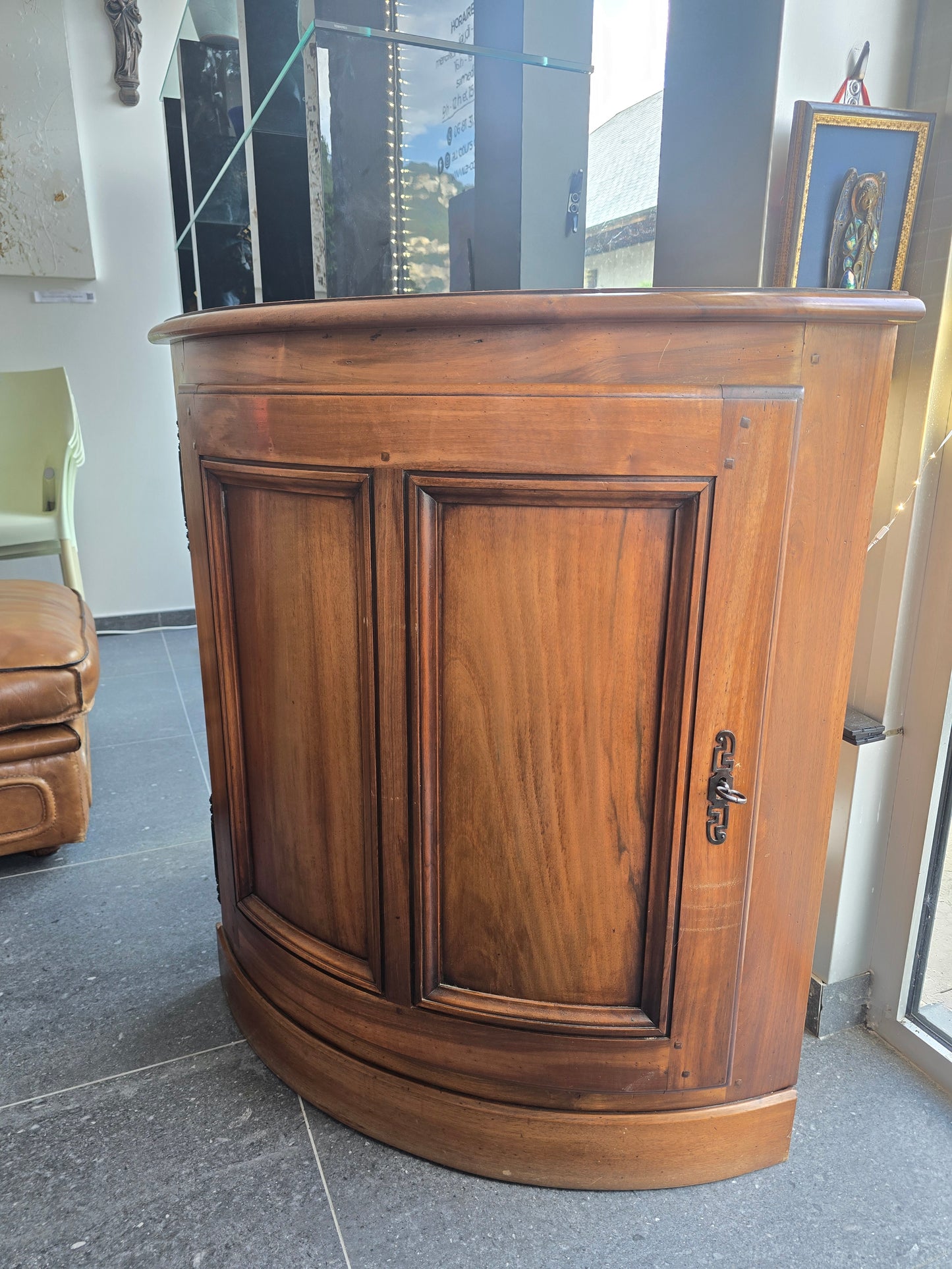 Encoignure galbée en bois – Style classique