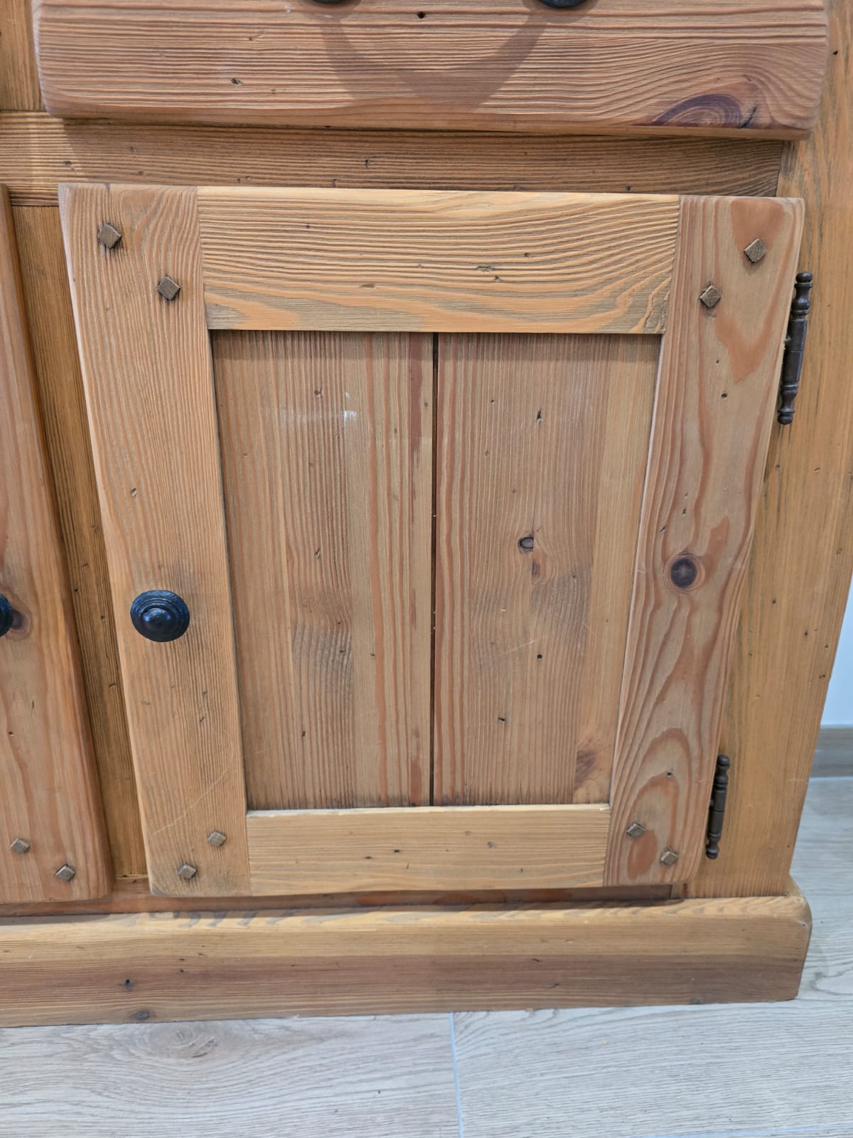 Buffet rustique en pin massif