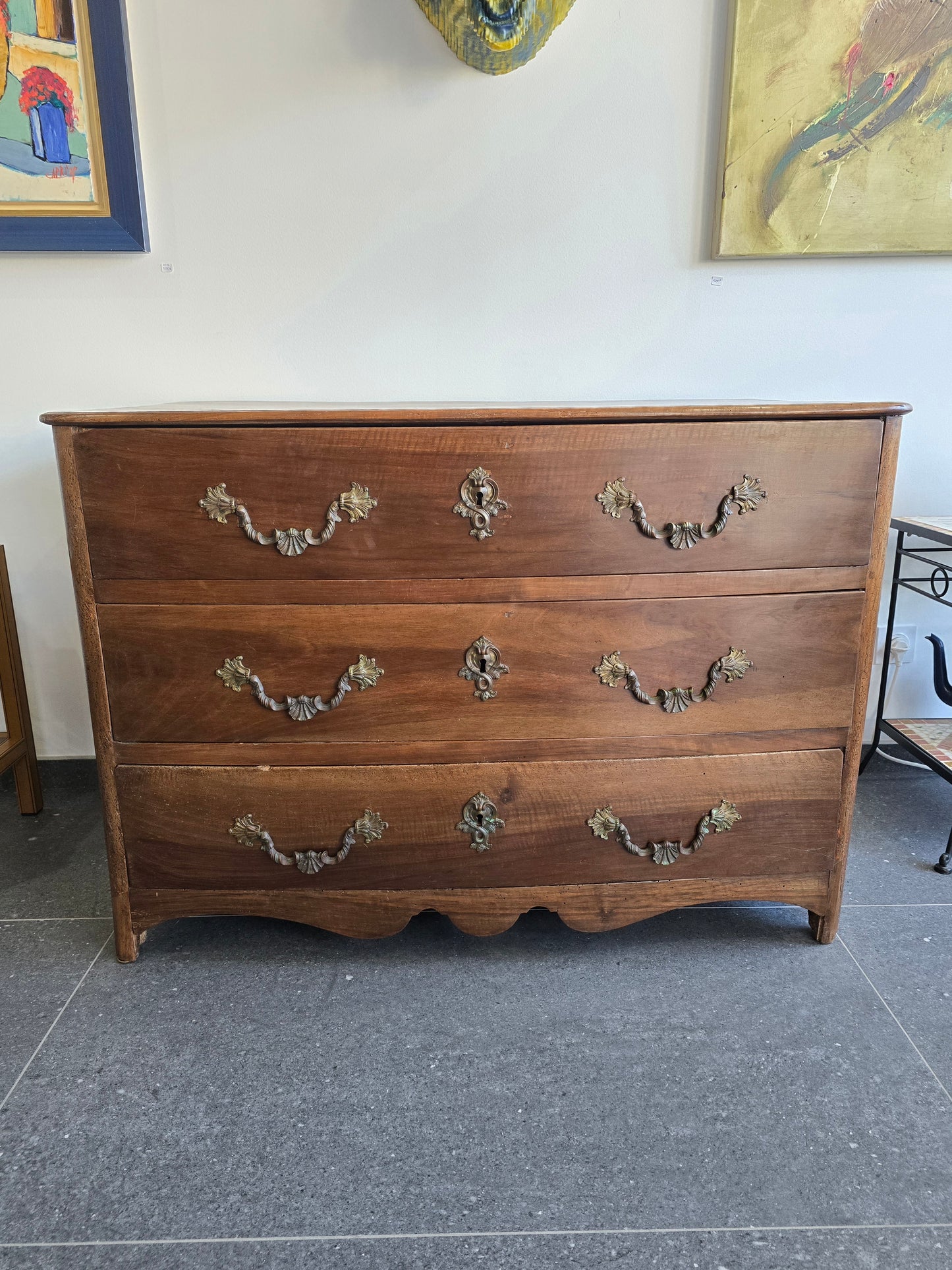 Commode provinciale en noyer massif – Époque Louis XIV / Régence – Début XVIIIᵉ siècle