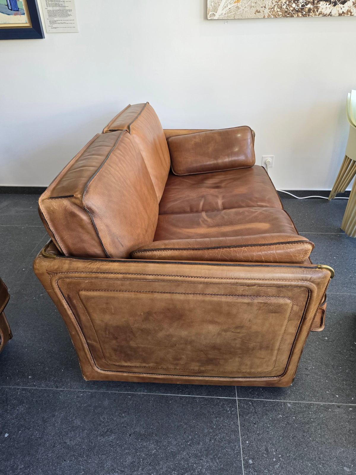 Salon Roche Bobois vintage années 80 – Cuir de buffle cognac – 2 canapés + pouf
