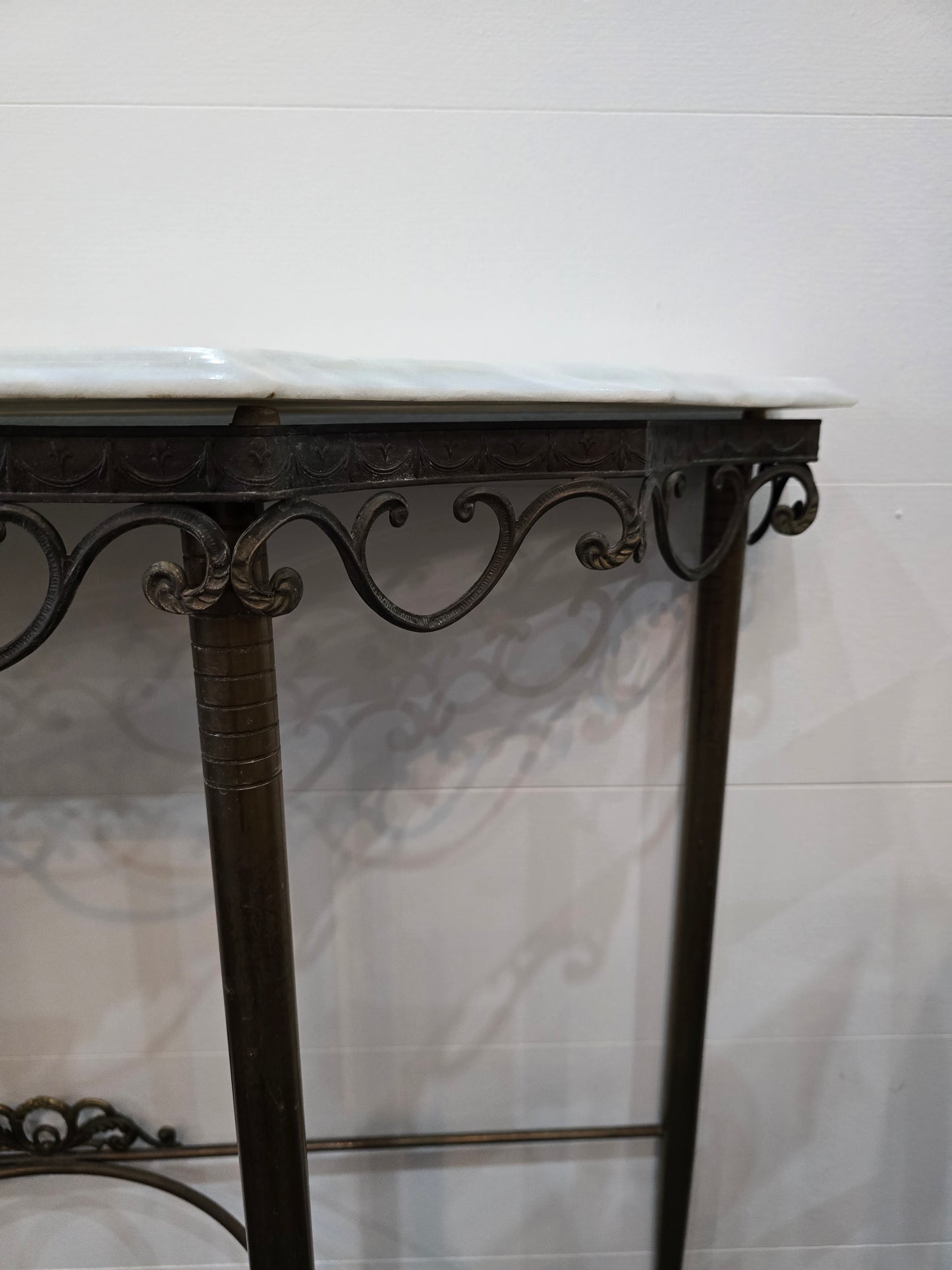 Console en fer forgé et plateau marbre – Style Art Déco / Néoclassique