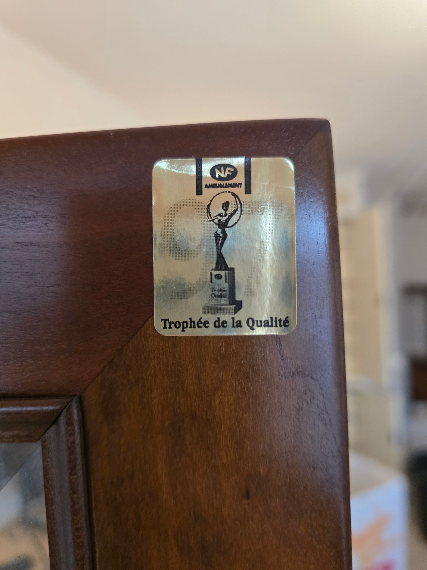 Vitrine hexagonale vintage en bois et verre – éclairé-Style classique. Collection