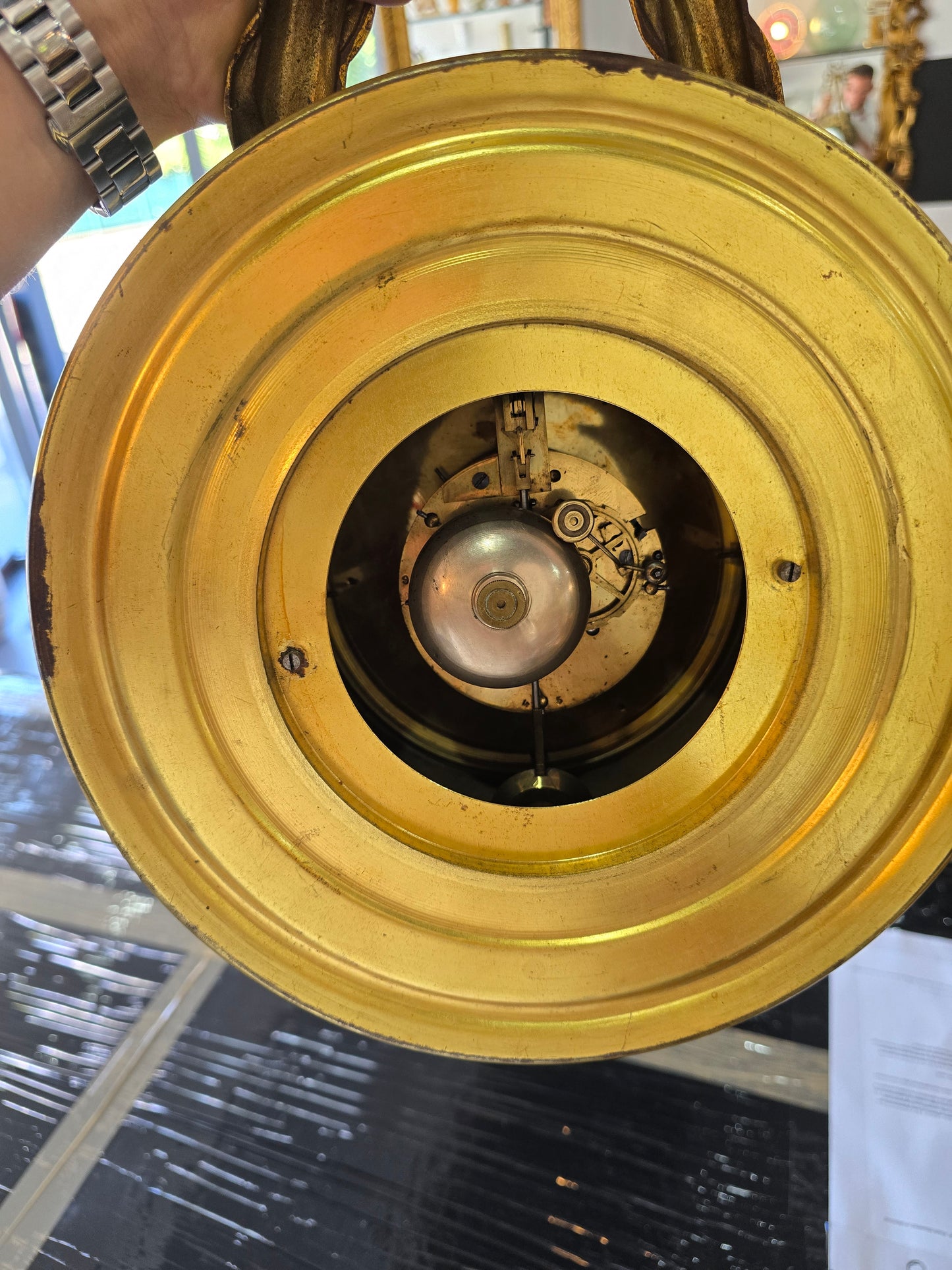 Pendule murale de style Louis XVI en bronze doré – XIXe siècle