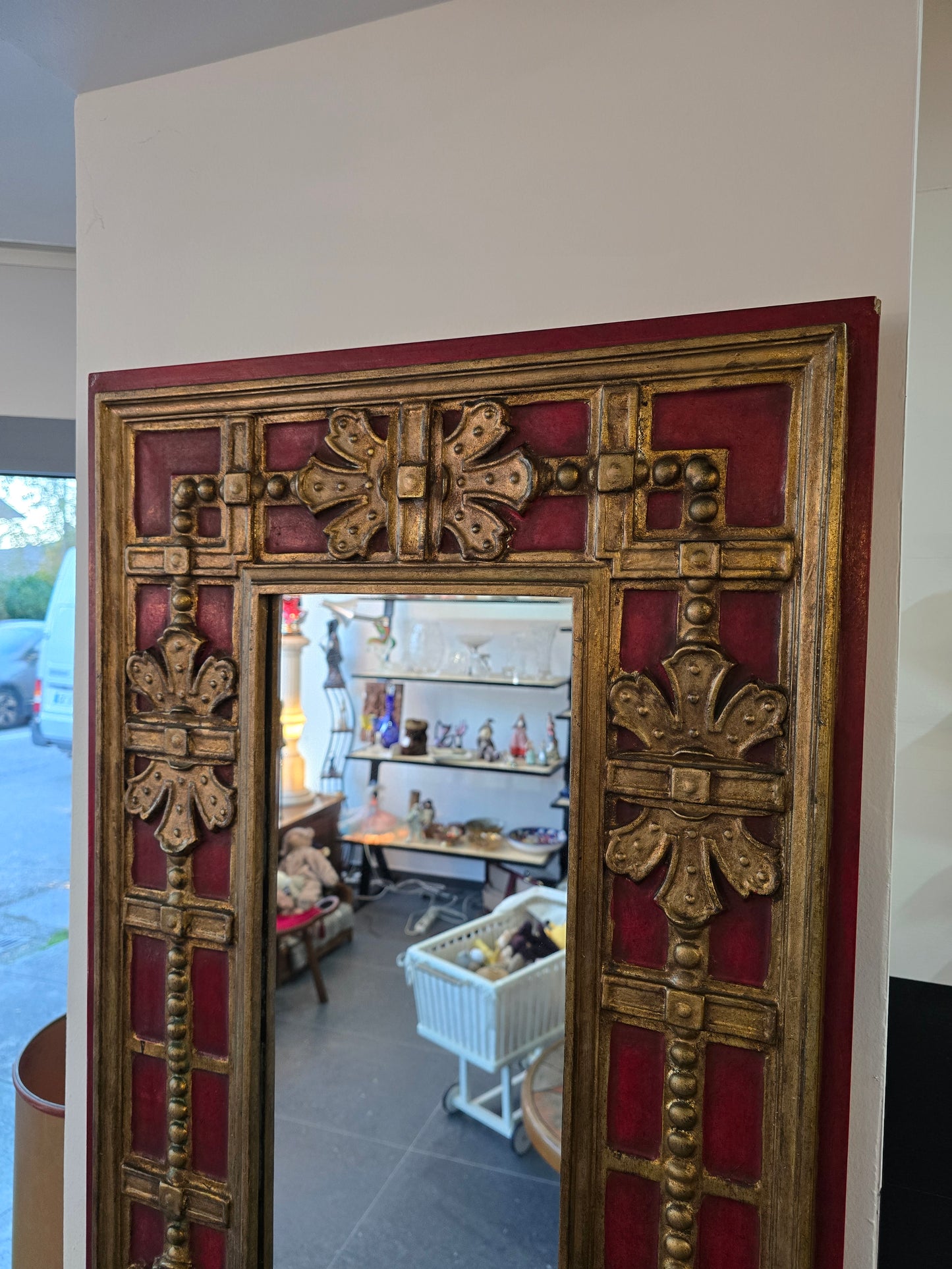 miroir mural Palladio, Italie, 1970 – Décor rouge et dorure patinée