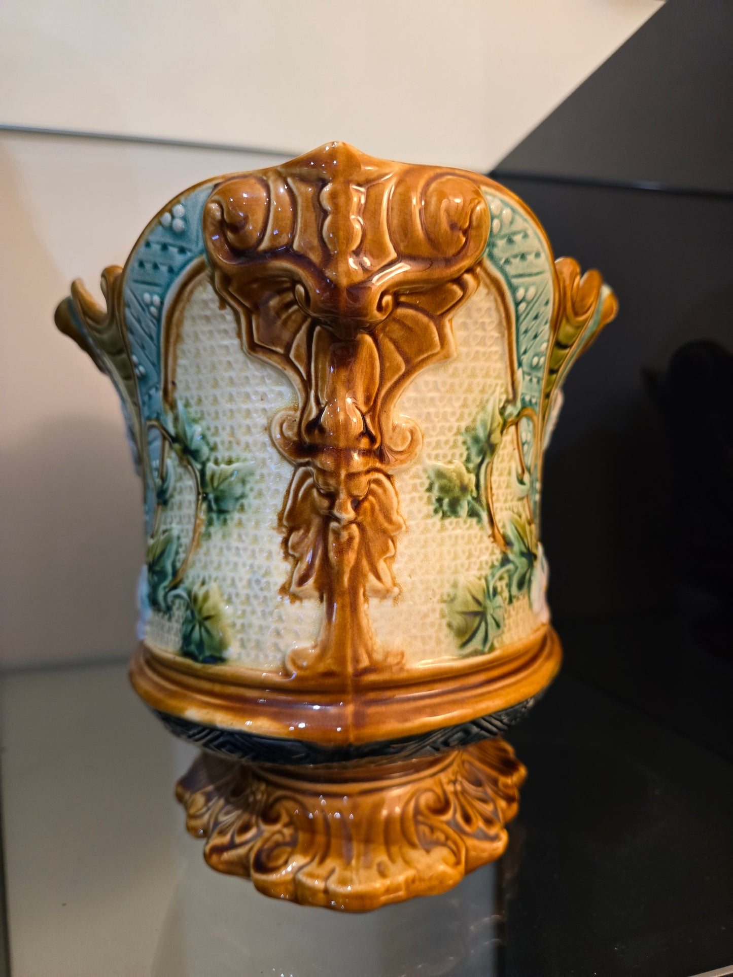 Jardinière en barbotine Art Nouveau – Décor liserons & feuillages – Vers 1900