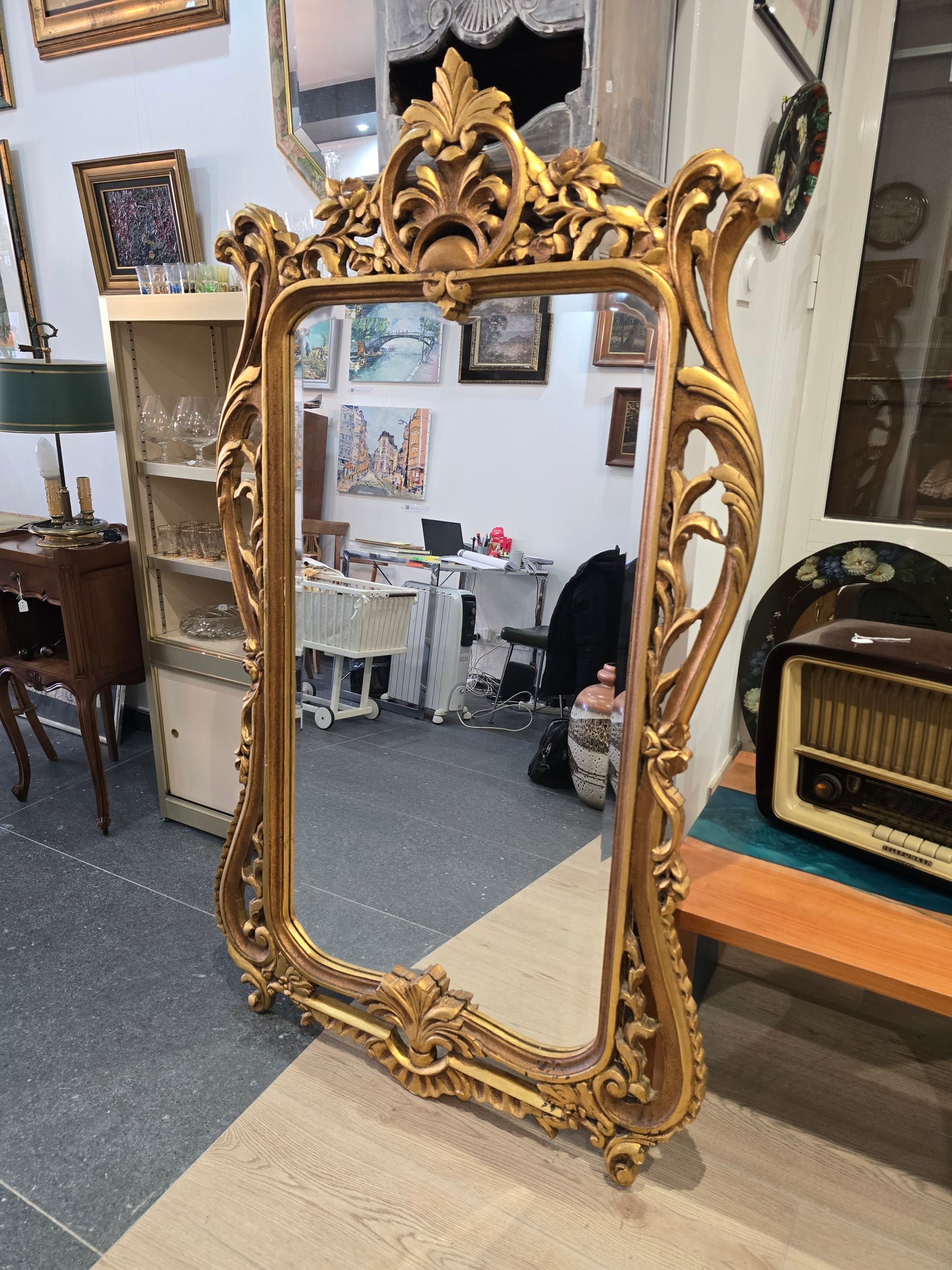 Grand miroir ancien en bois sculpté et doré (1m52)– Style Louis XV