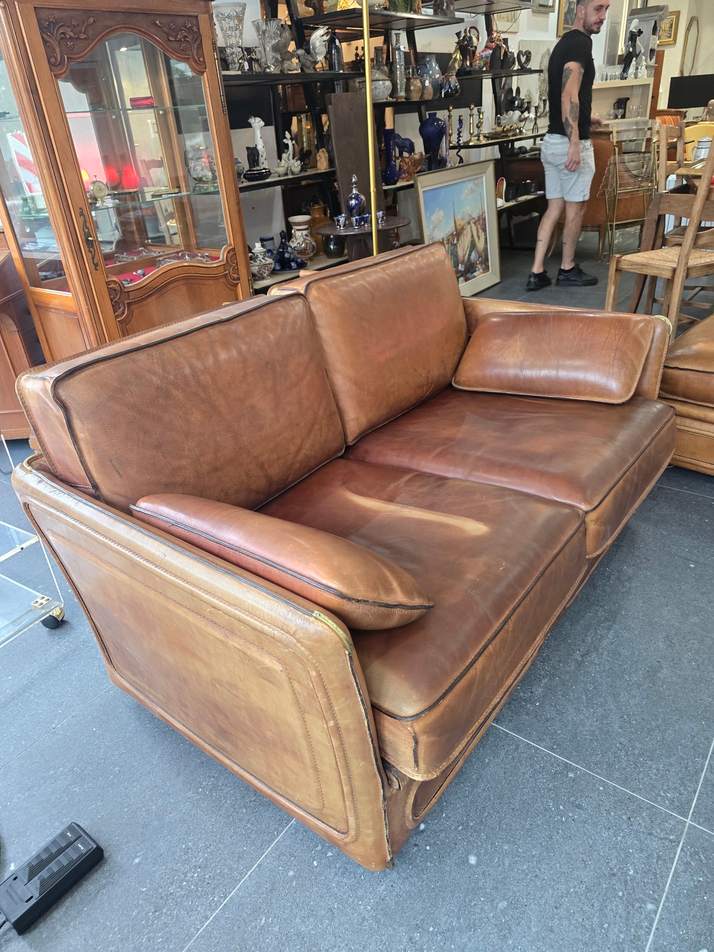 Salon Roche Bobois vintage années 80 – Cuir de buffle cognac – 2 canapés + pouf