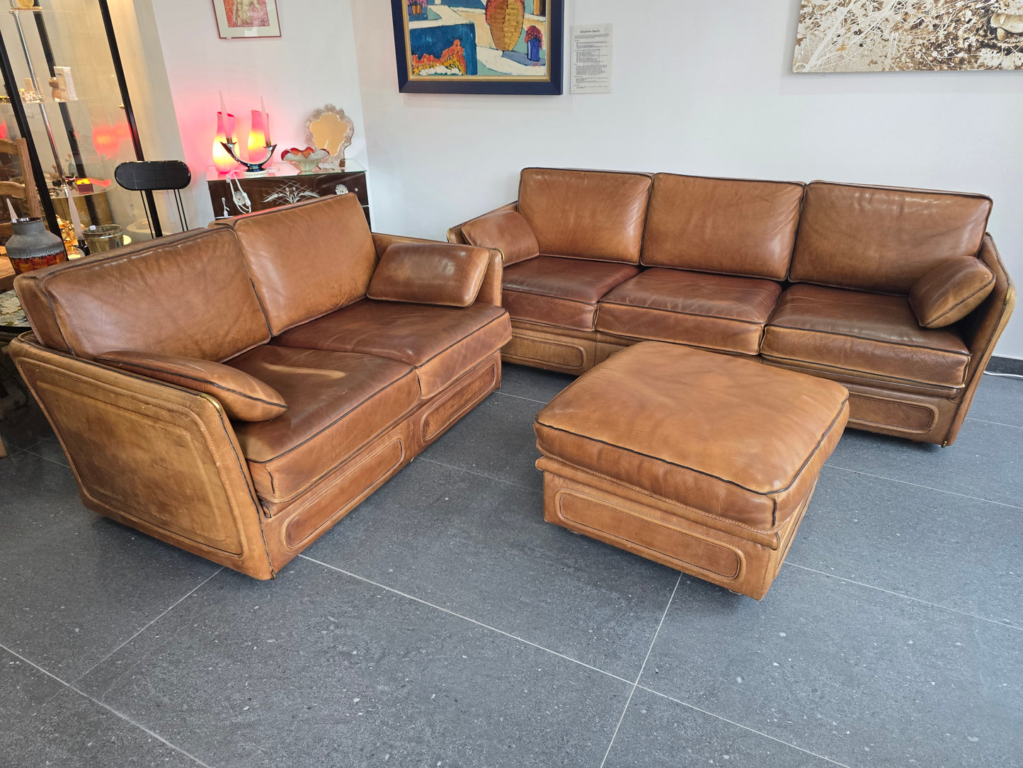 Salon Roche Bobois vintage années 80 – Cuir de buffle cognac – 2 canapés + pouf