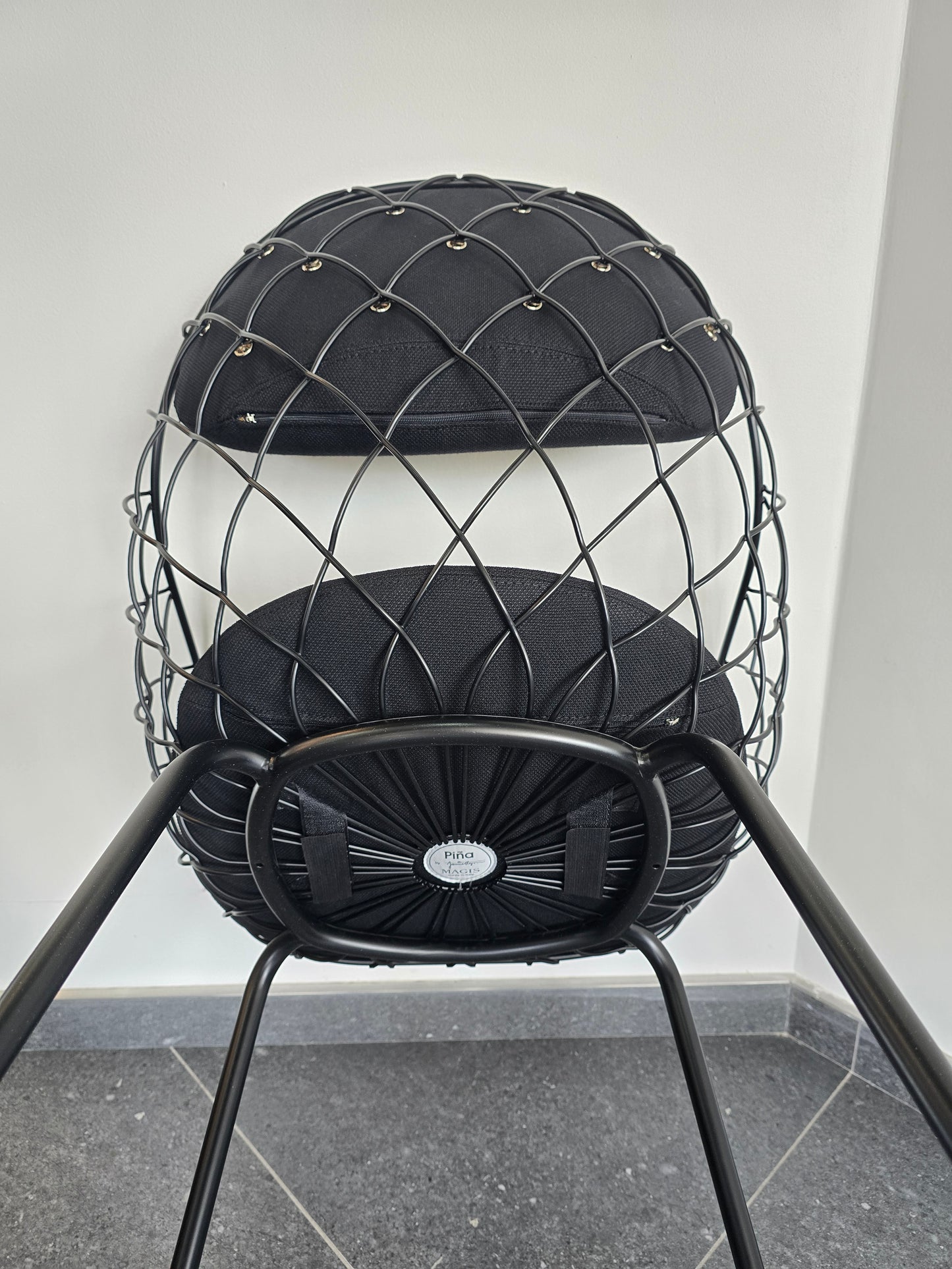 Fauteuil à bascule design Piña – Jaime Hayon pour Magis – Made in Italy