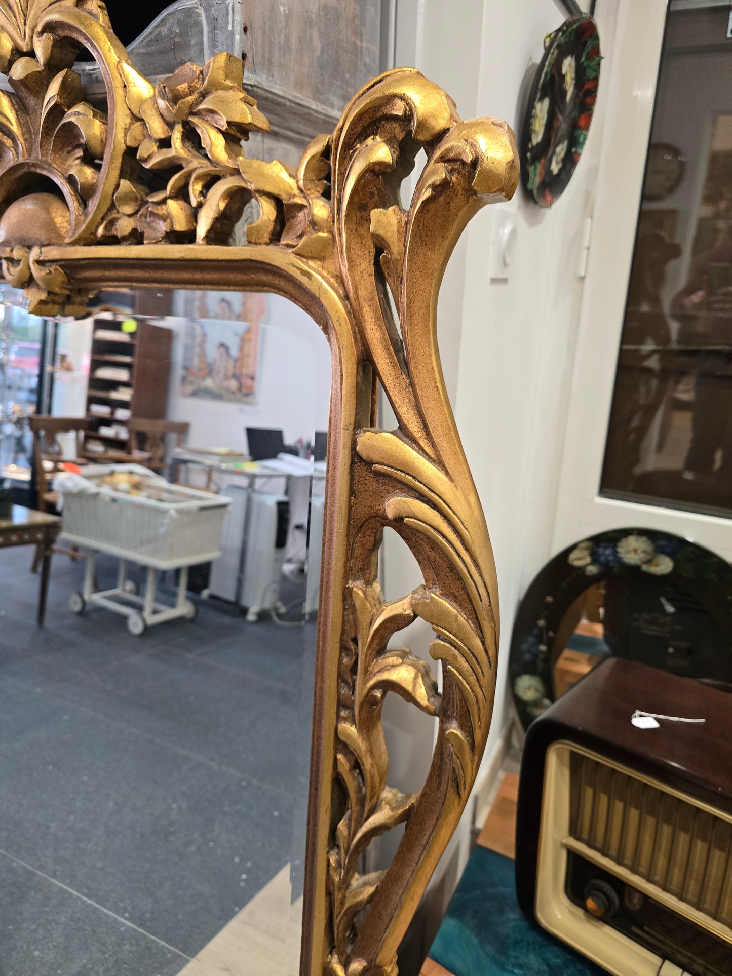 Grand miroir ancien en bois sculpté et doré (1m52)– Style Louis XV
