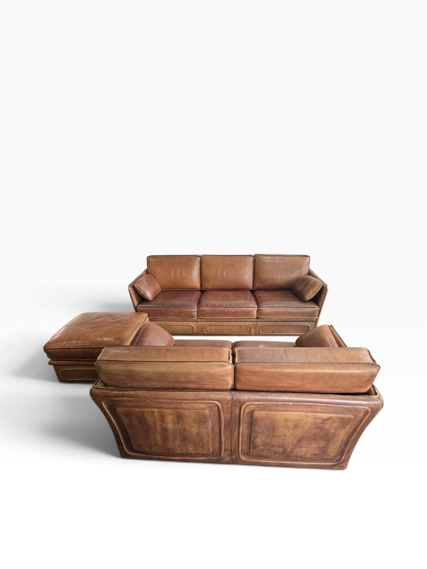 Salon Roche Bobois vintage années 80 – Cuir de buffle cognac – 2 canapés + pouf