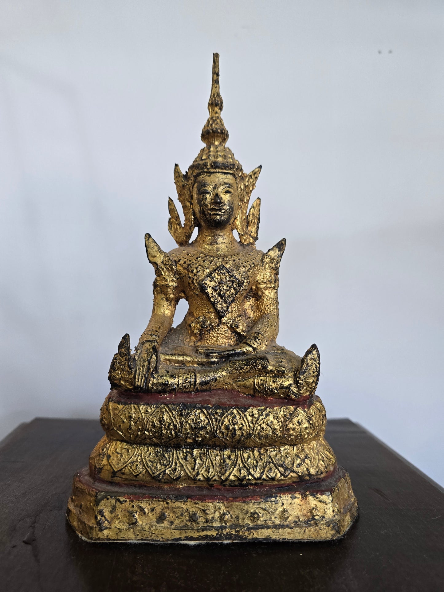 Statue en bronze doré – Divinité assise – Style khmer - bouddha