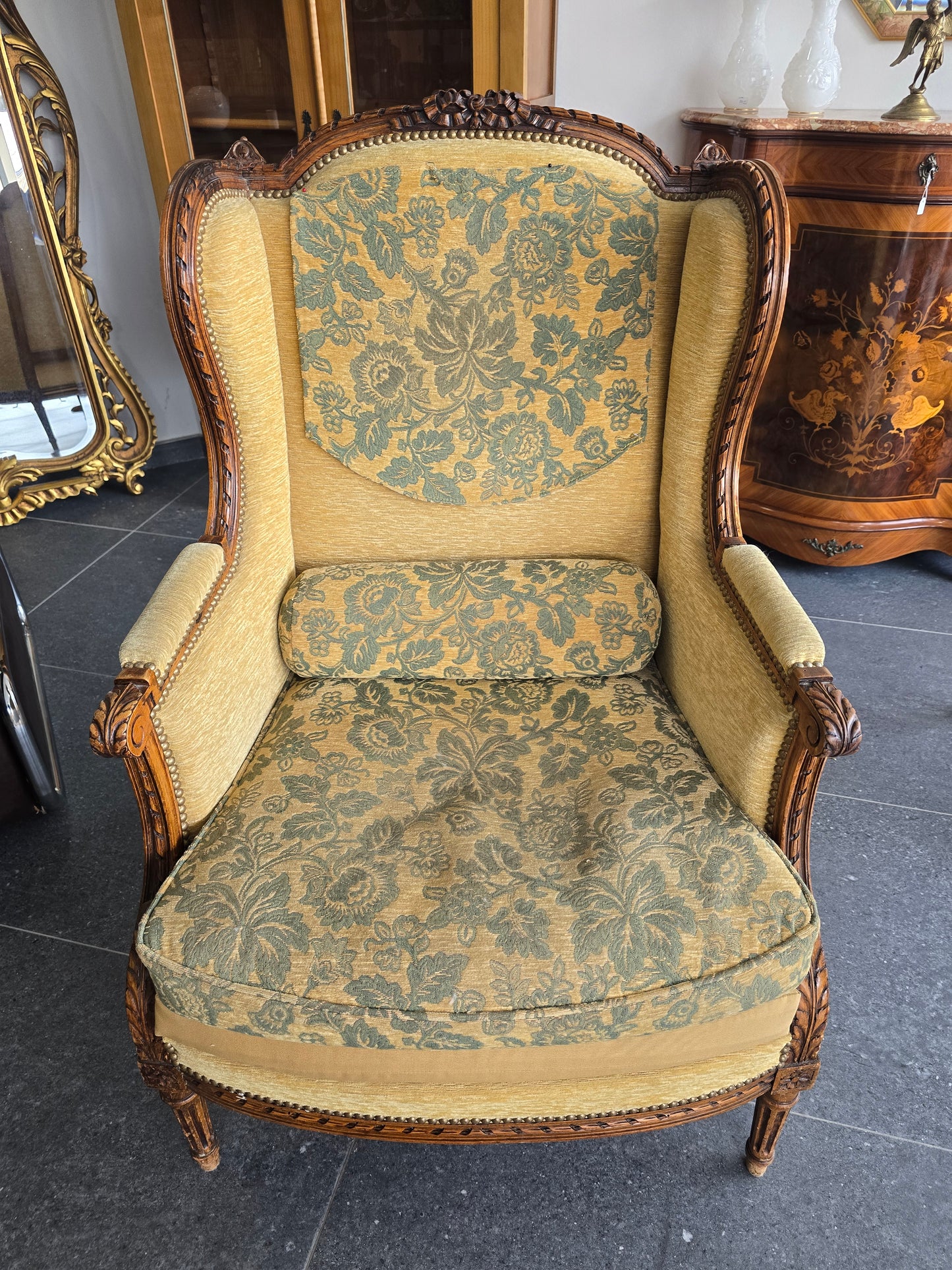 fauteuils bergères Louis XVI – paire dépareillées – XIXe / début XXe