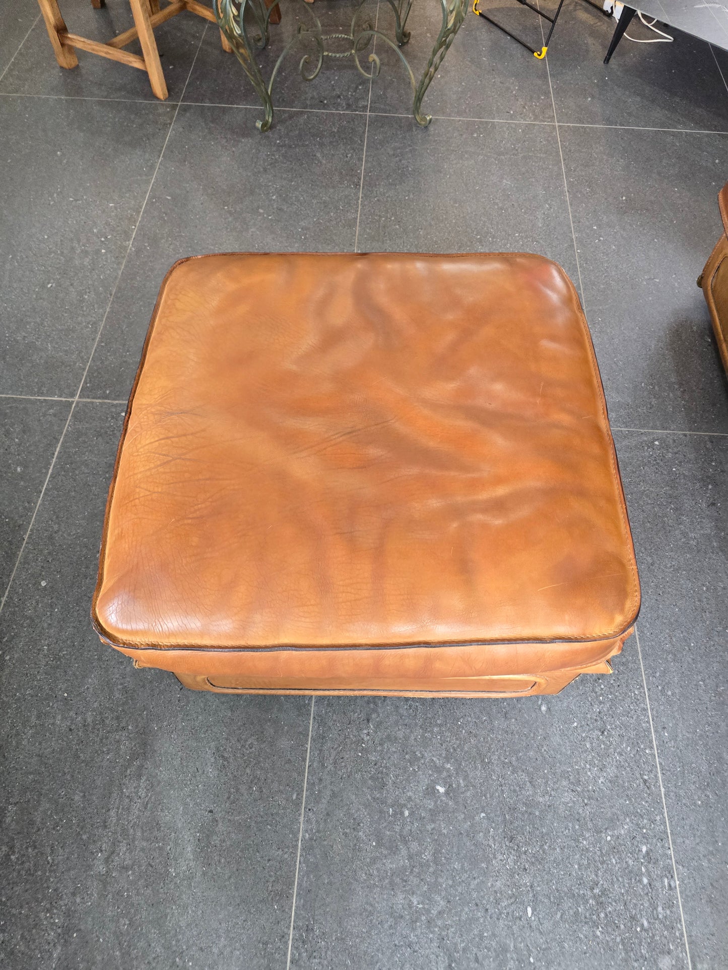Salon Roche Bobois vintage années 80 – Cuir de buffle cognac – 2 canapés + pouf