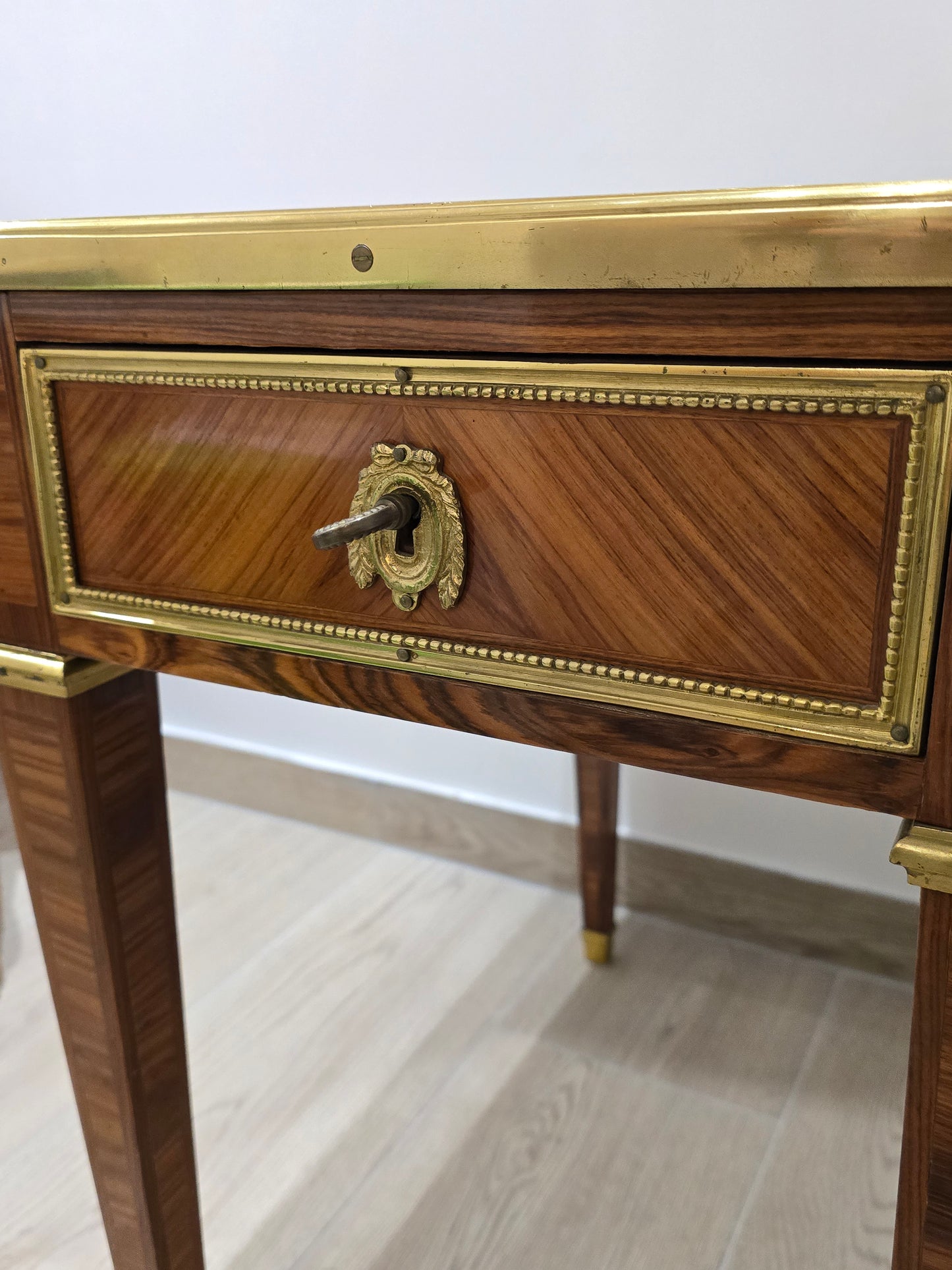 Table d’appoint marqueterie ancienne style directoire empire
