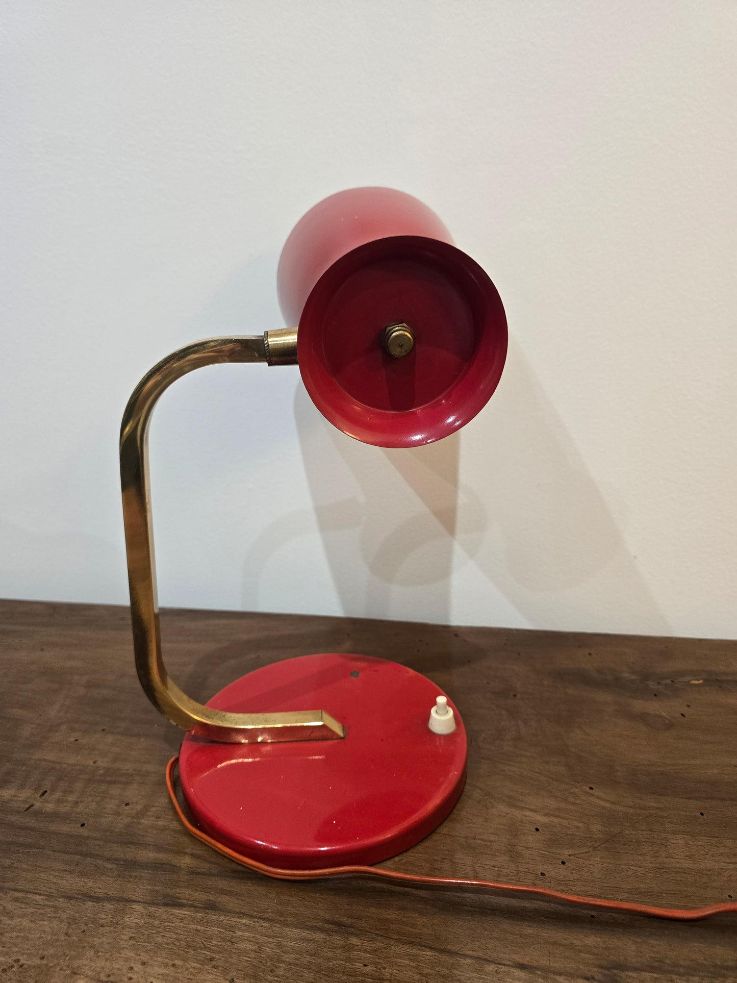 Lampe de bureau vintage style diabolo, rouge et laiton – années 50/60