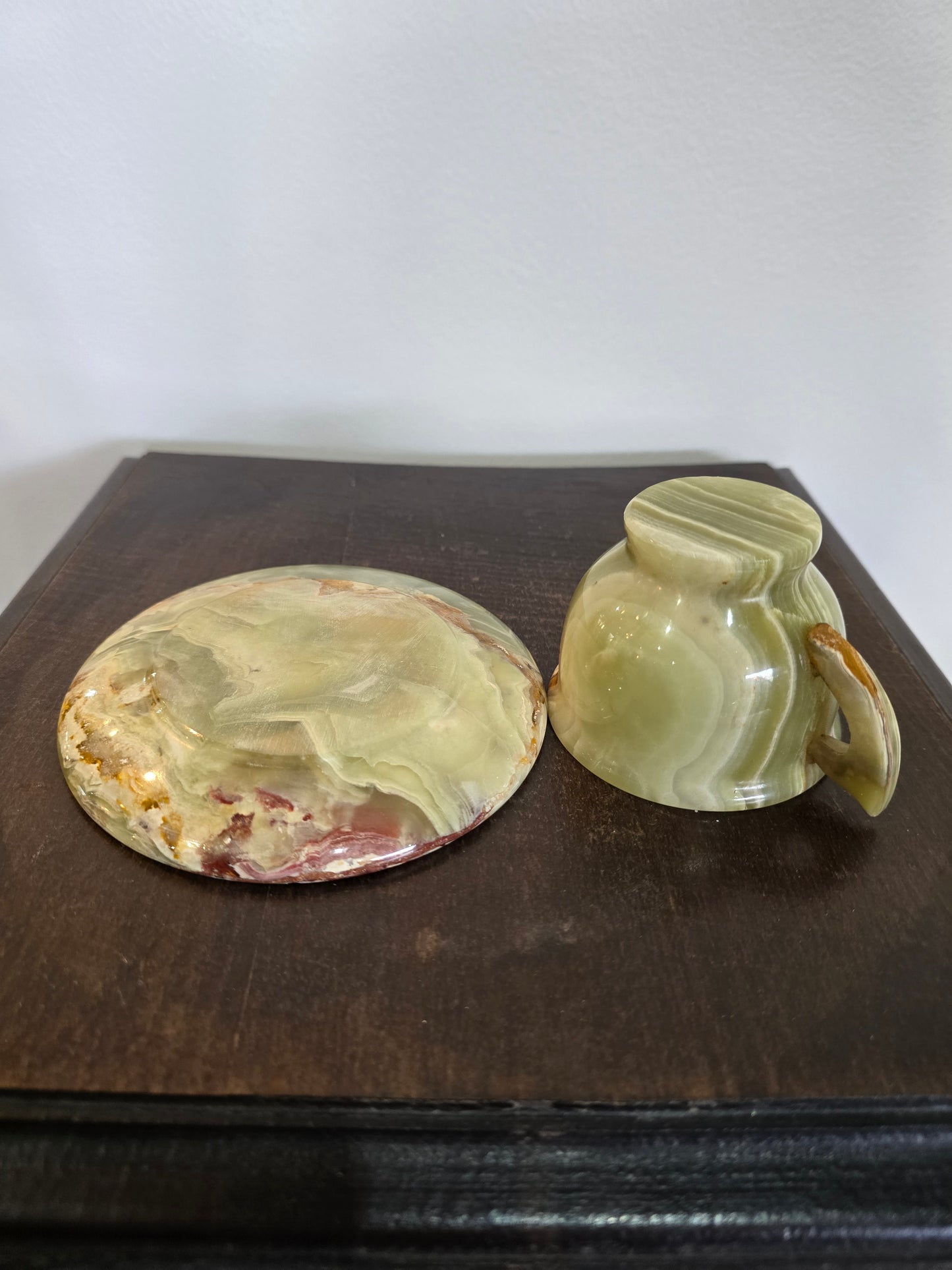 Tasse et soucoupe en onyx