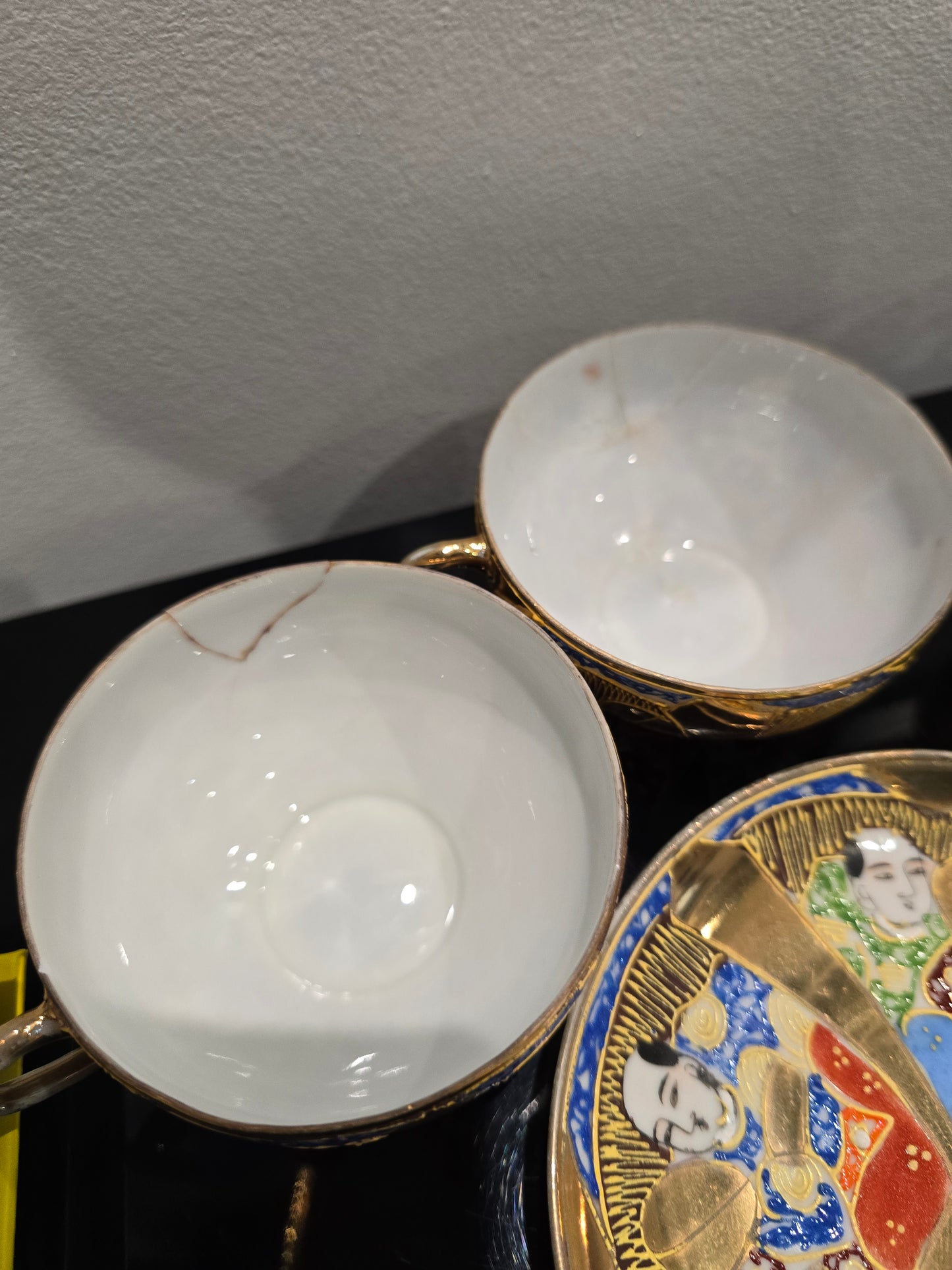 Service à thé japonais Satsuma doré – 6 tasses, soucoupes et pichets – Japon