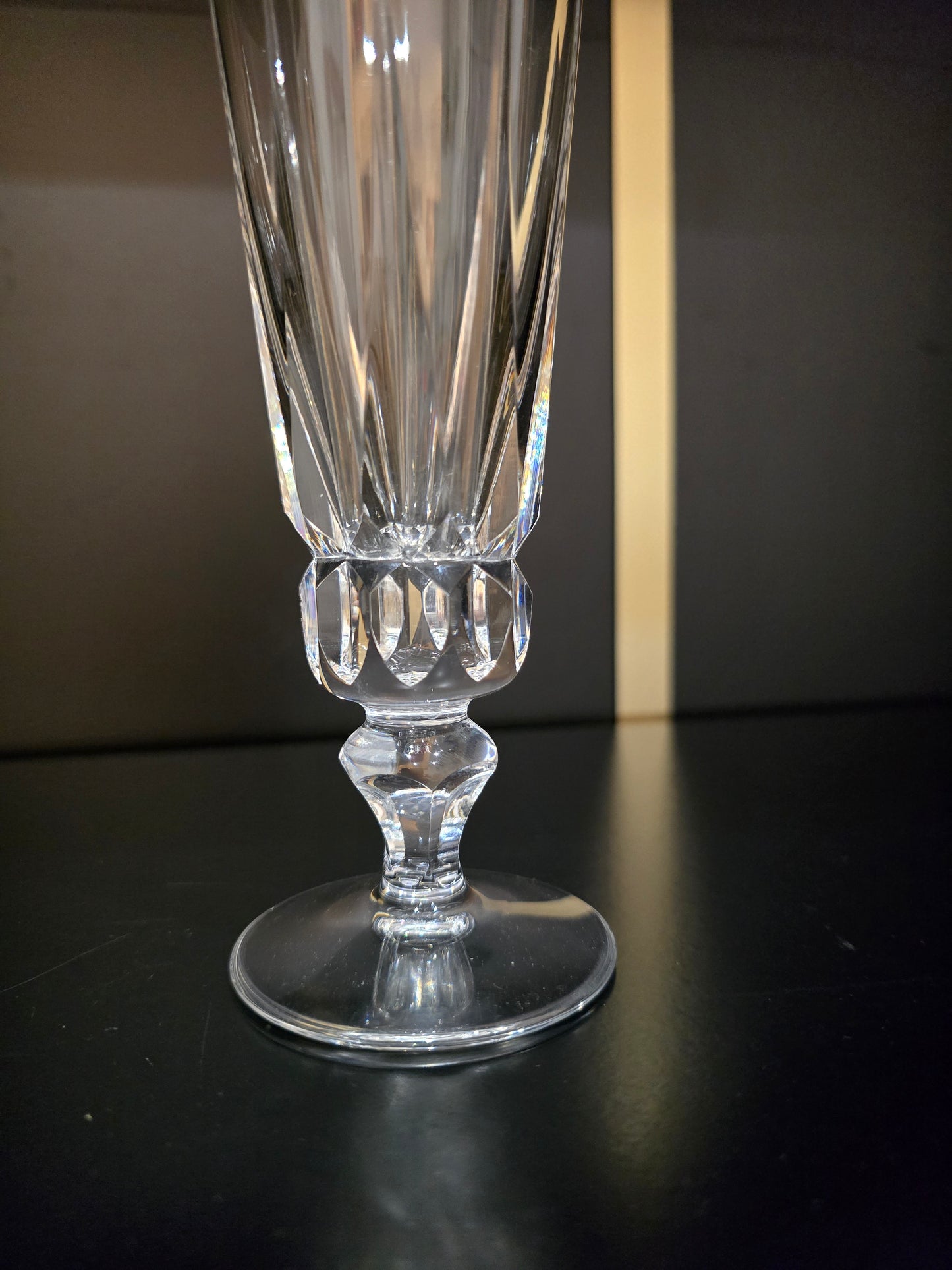 12 flûtes à champagne Saint-Louis modèle Guernesey en cristal taillé