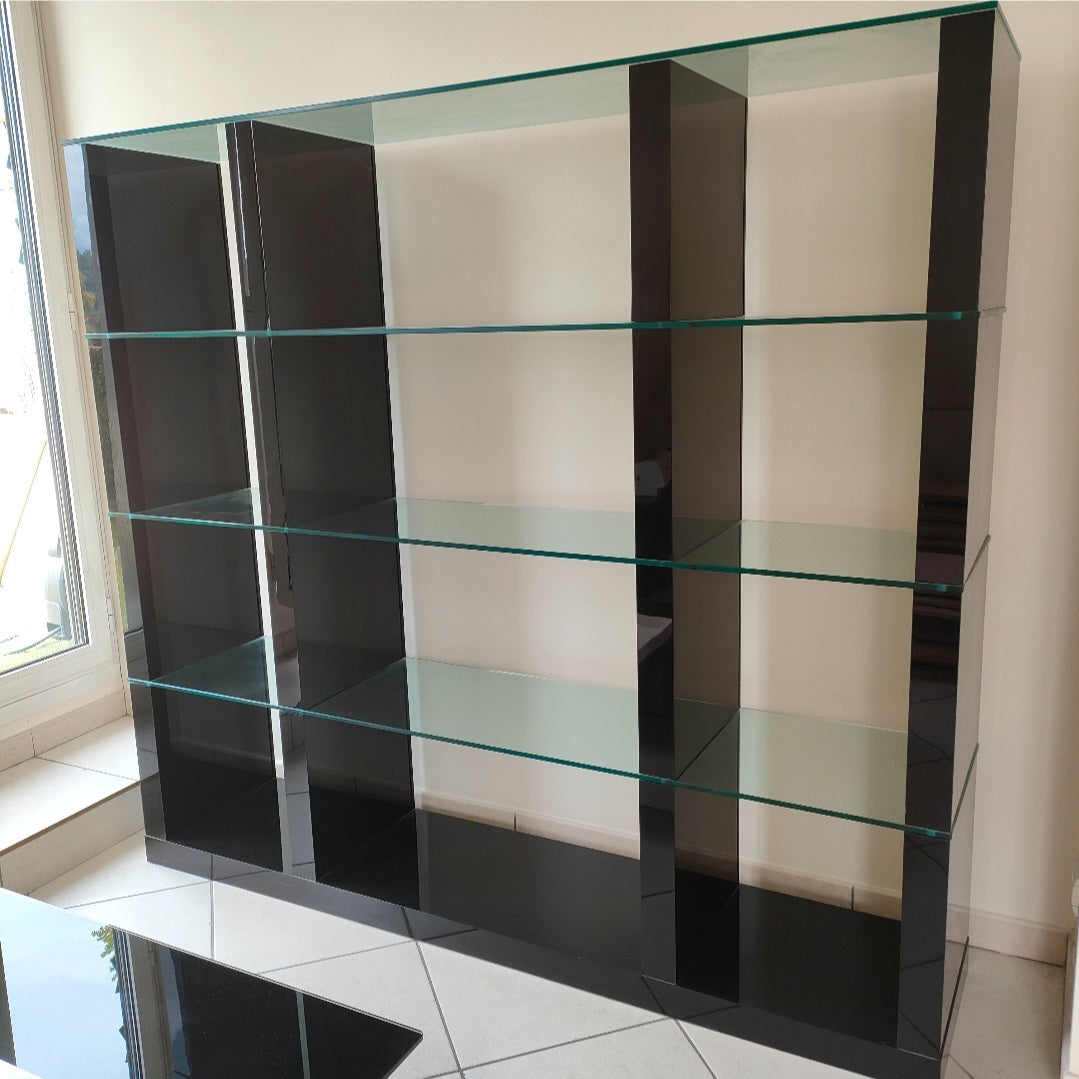 Grande étagère design en verre et structure noire – 172×188×40 cm