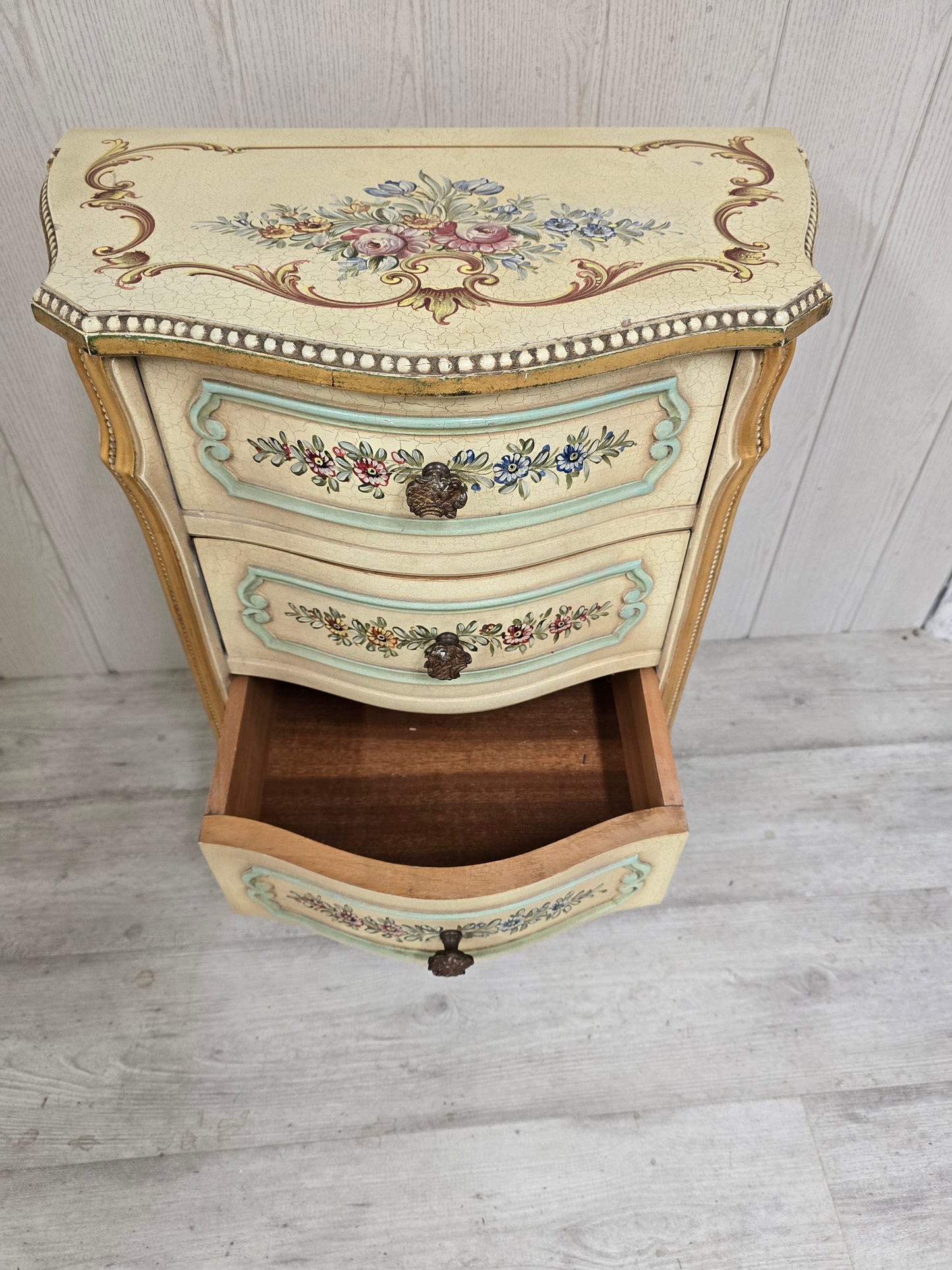 Petite chiffonnier vénitienne florale – Bois laqué & dorure – Vers 1950