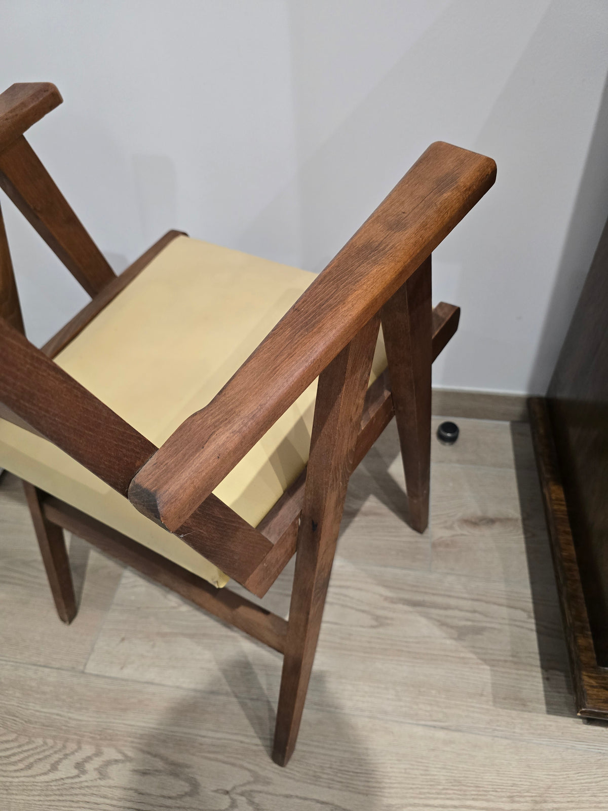 Fauteuil vintage moderniste – scandinave années 1950-1960