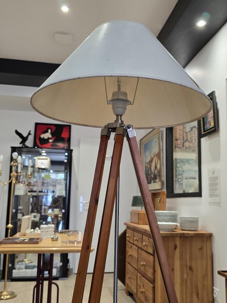 Lampadaire tripode