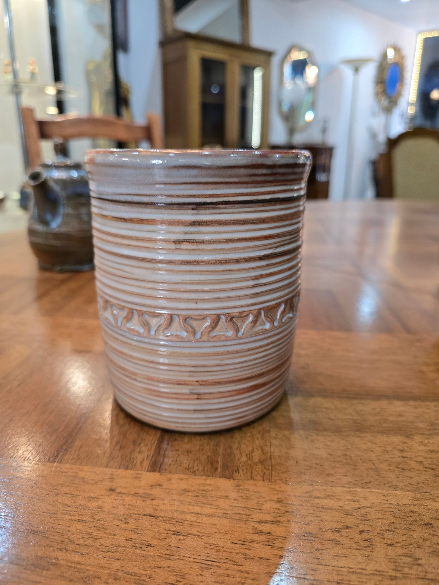 Pot cylindrique en grès émaillé tourné strié signé – Artisan potier