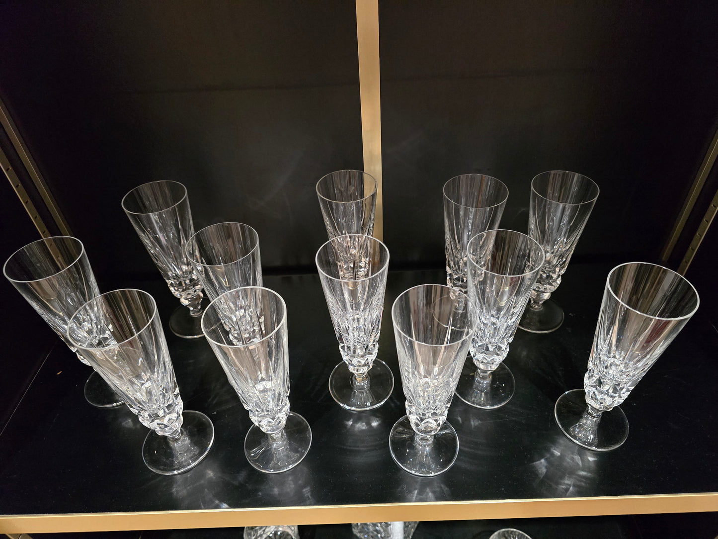 12 flûtes à champagne Saint-Louis modèle Guernesey en cristal taillé