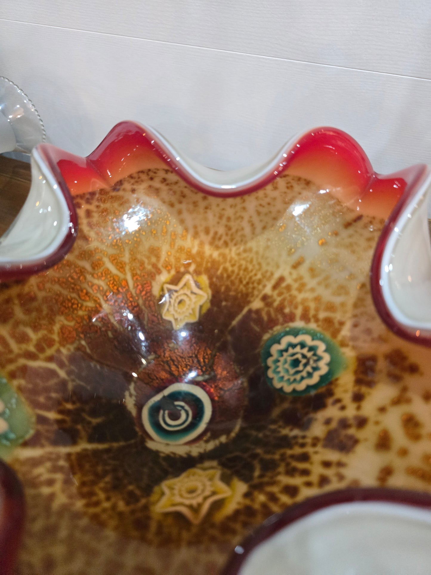Coupe en verre de Murano – Millefiori & bord rouge – 26 cm