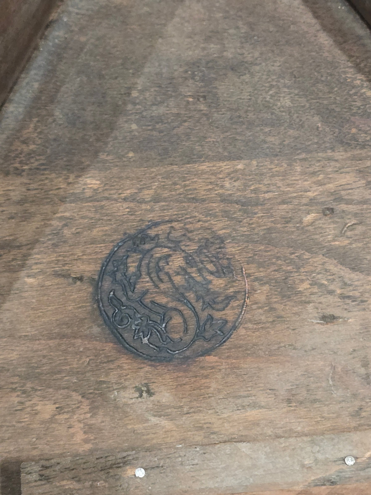 Table d'Appui Triangulaire à Écritoire – Estampillée André Mailfert (Orléans) – Style Louis XV