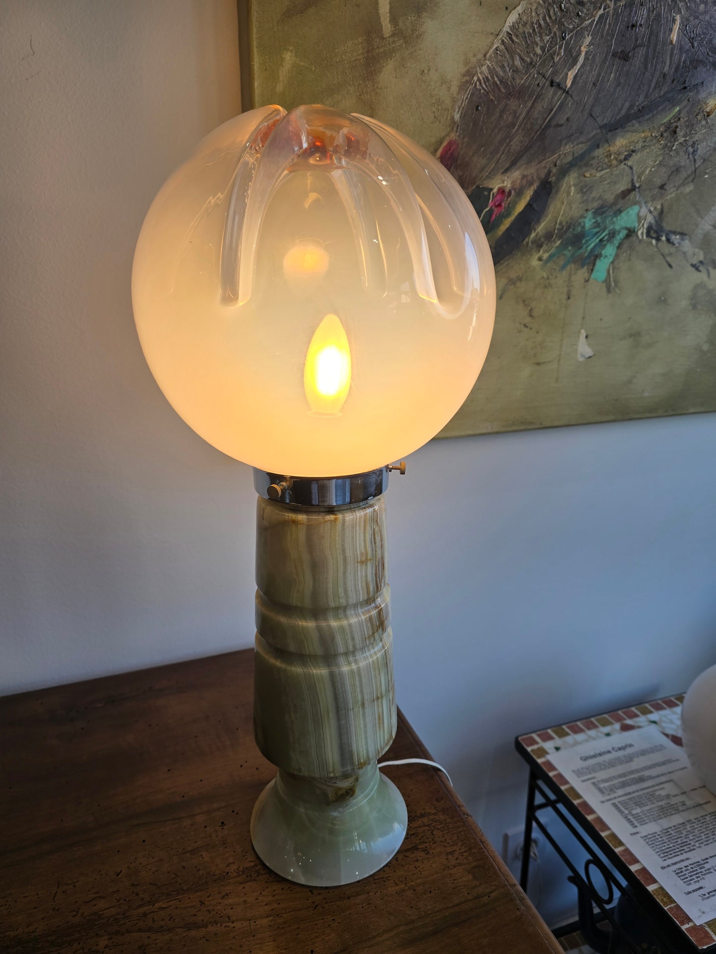 Lampe vintage en verre opalin et onyx – Design italien – Années 1960/1970