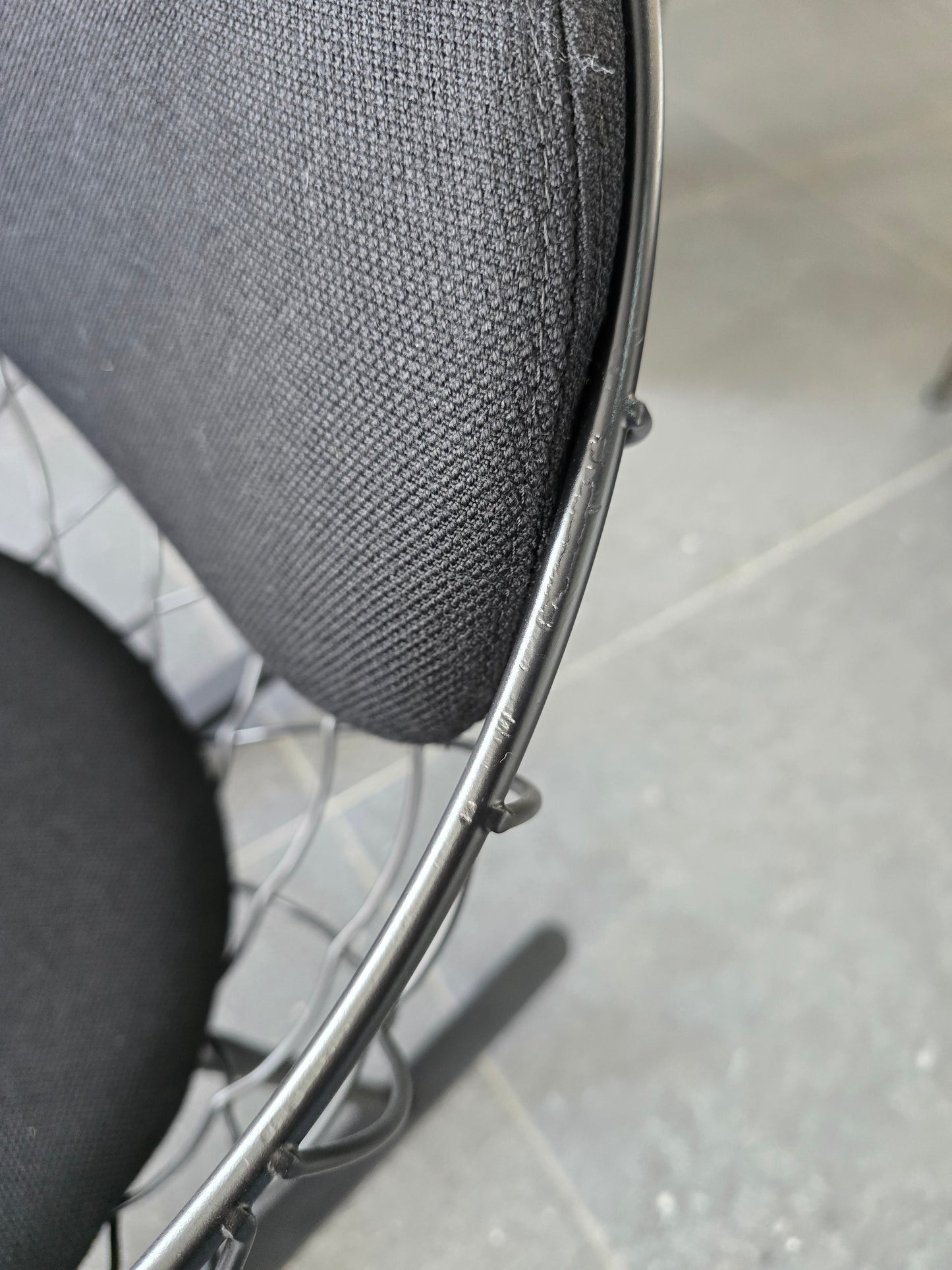 Fauteuil à bascule design Piña – Jaime Hayon pour Magis – Made in Italy