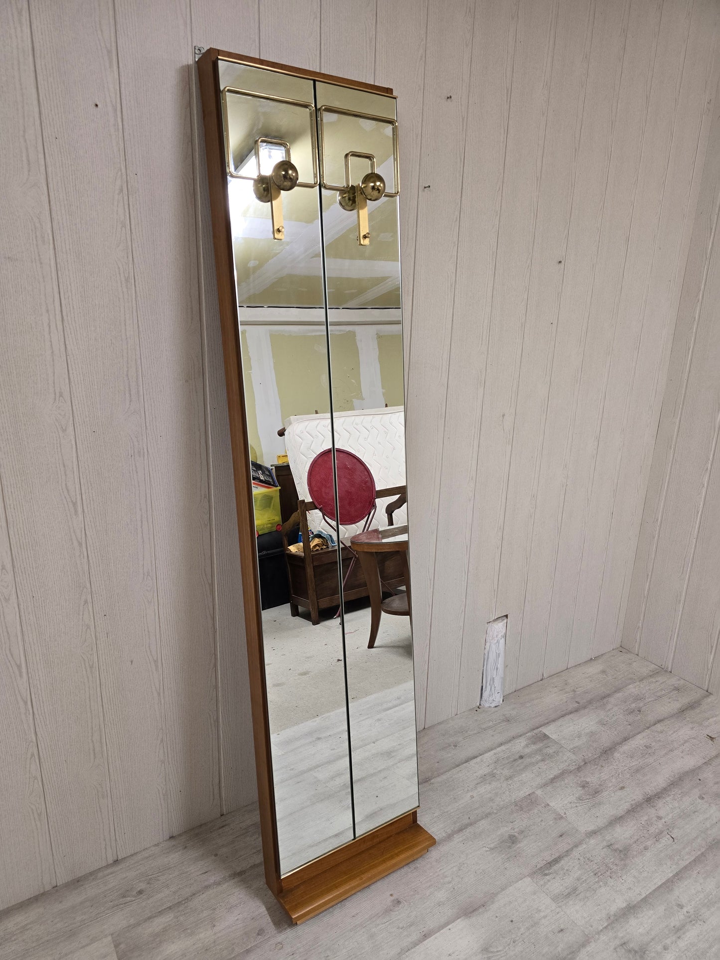 Porte-manteau mural miroir vintage – Laiton & bois – Années 1970