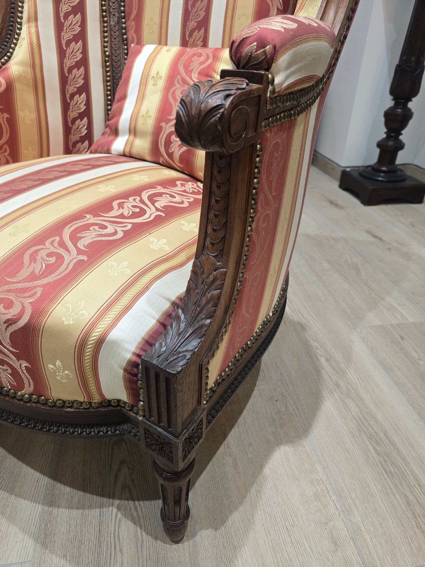 Fauteuil bergère a haut dossier style louis XVI