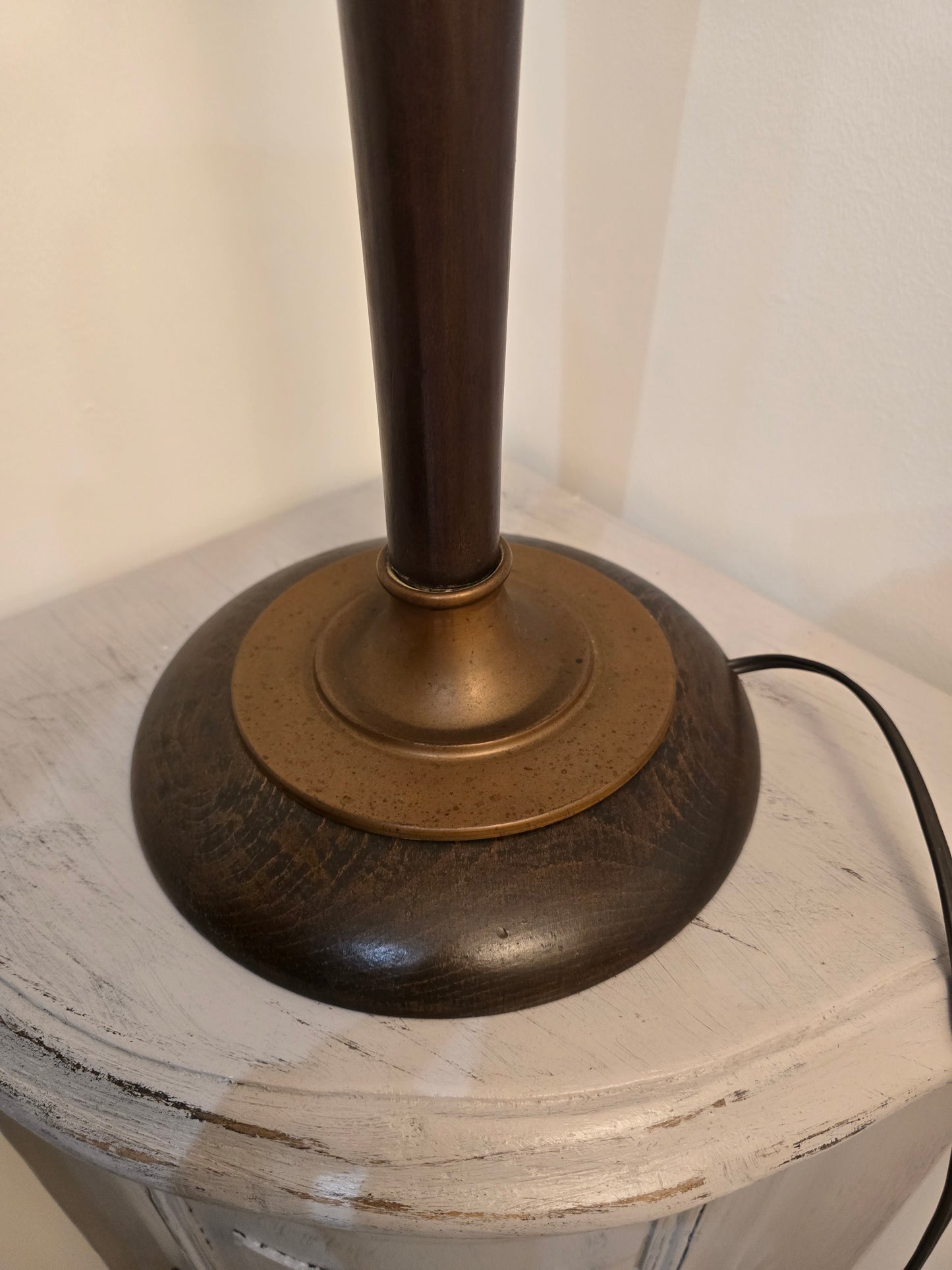 Pied de Lampe vintage style scandinave en bois foncé et métal bronze – 58 cm