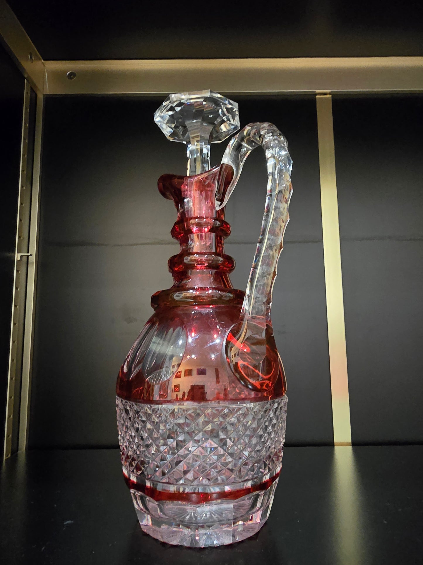 Carafe aiguière en cristal doublé rouge – Saint-Louis