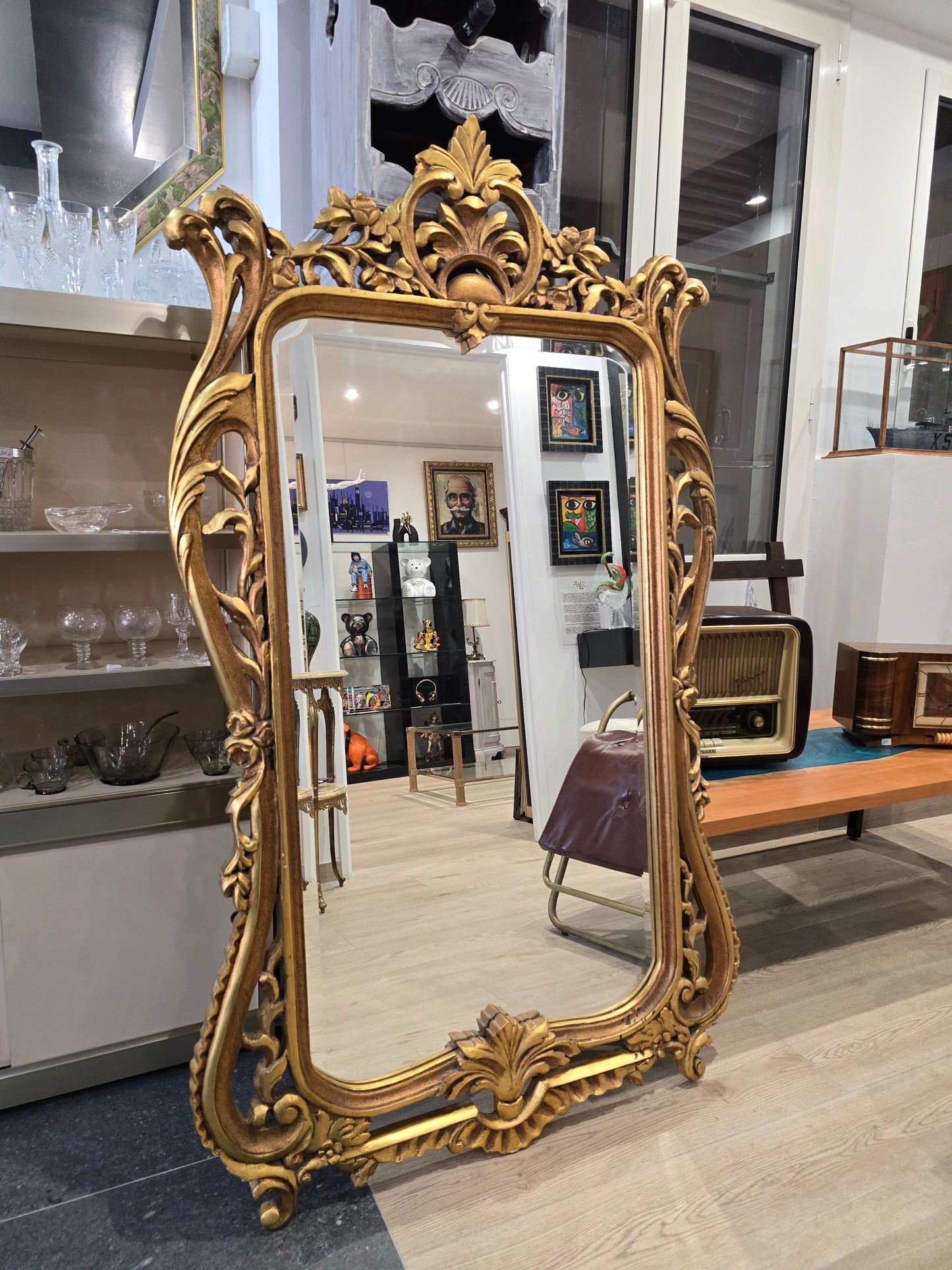 Grand miroir ancien en bois sculpté et doré (1m52)– Style Louis XV