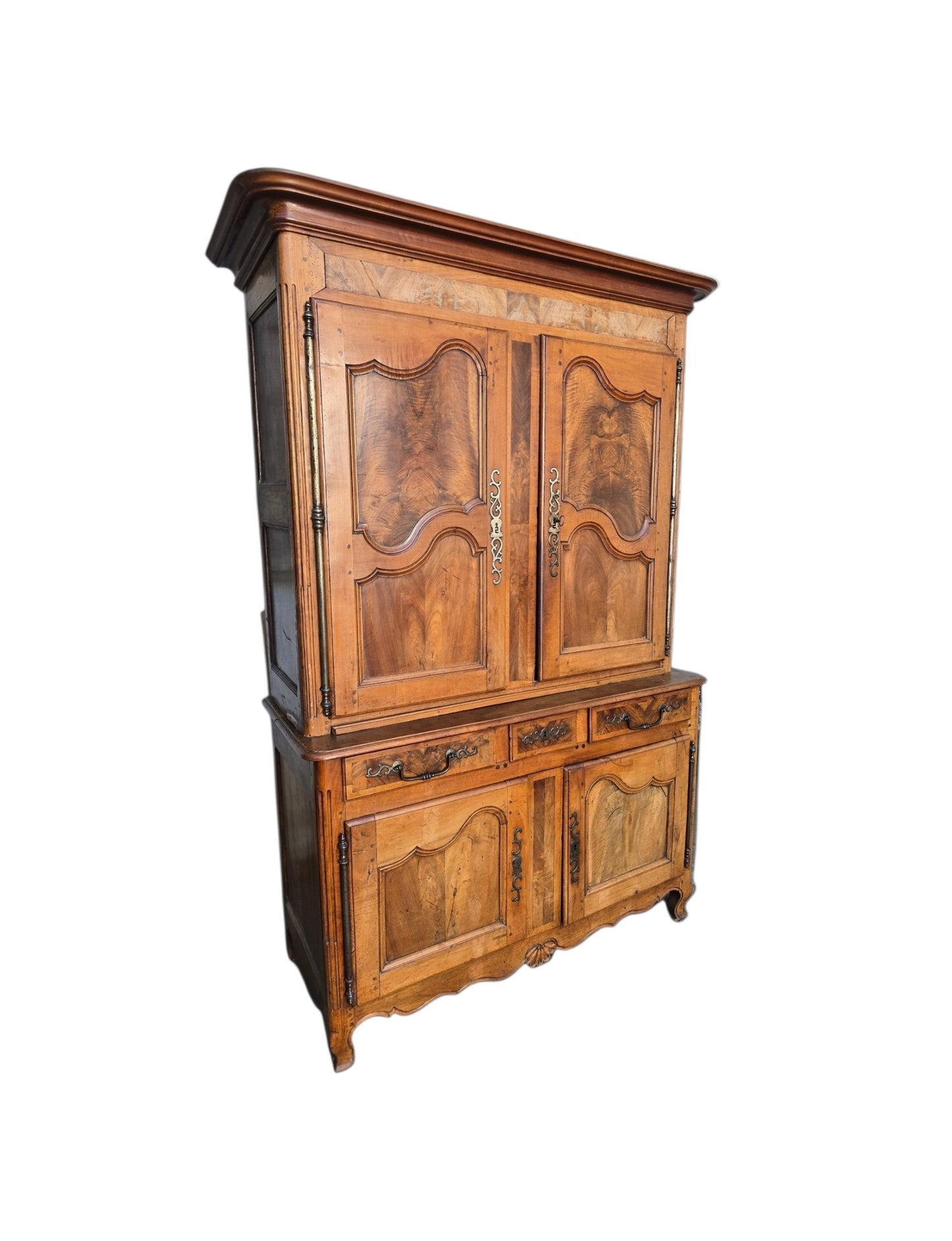 Buffet deux-corps d’époque Louis XV en noyer massif – XVIIIe siècle
