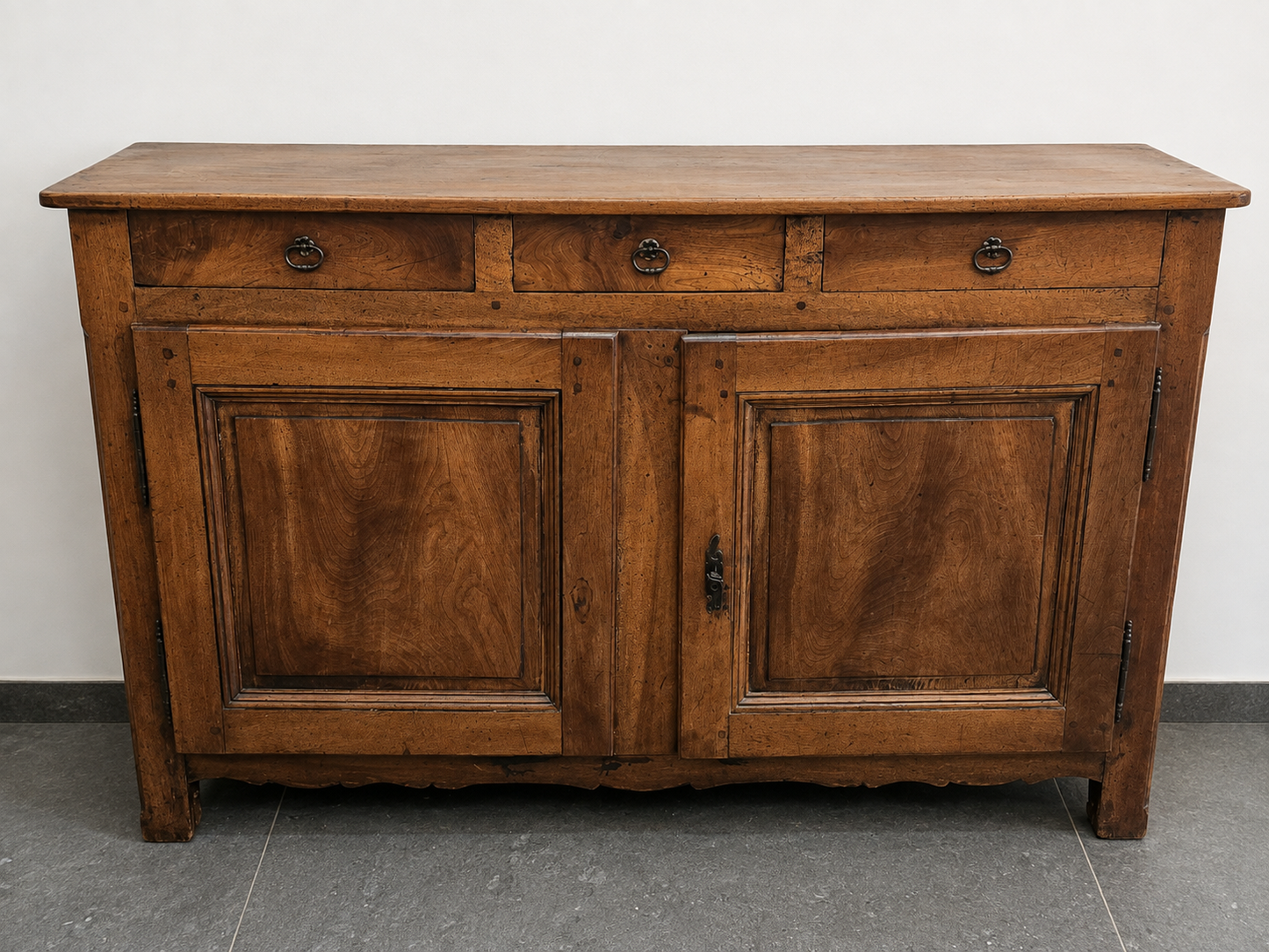 Buffet ancien XIXe siècle en noyer – 3 tiroirs