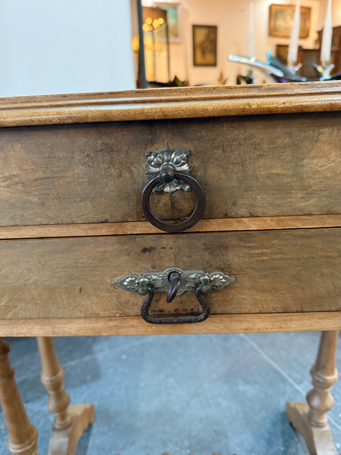 Table de salon / Travailleuse ancienne en bois – XIXe siècle