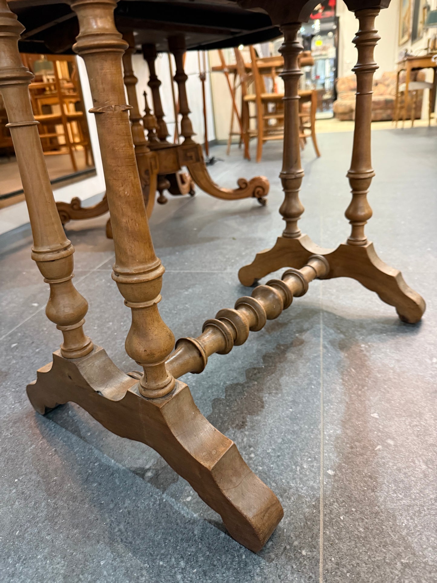 Table de salon / Travailleuse ancienne en bois – XIXe siècle