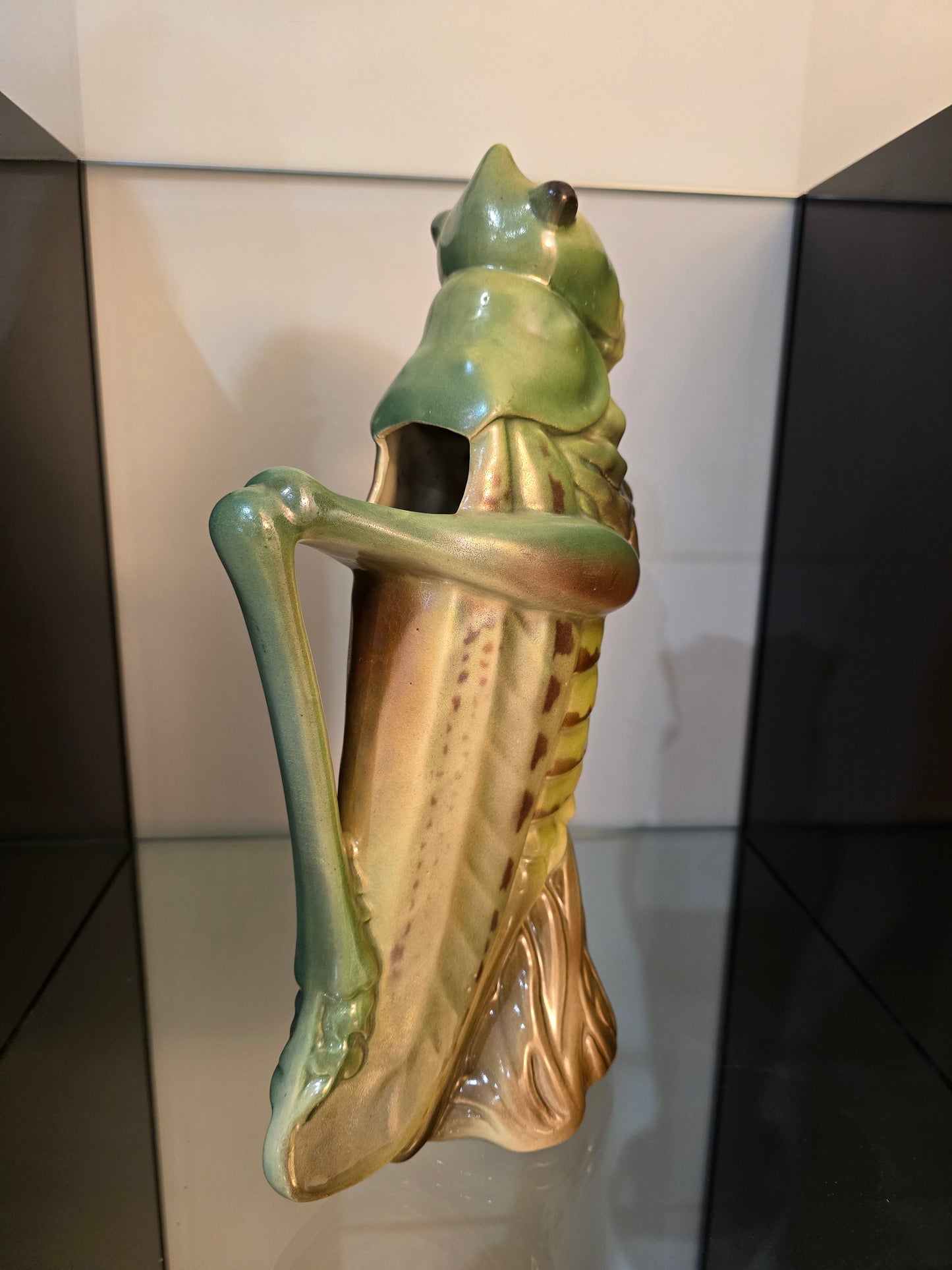 Pichet à Absinthe “La Sauterelle” – Faïencerie de Saint-Clément – Vers 1910