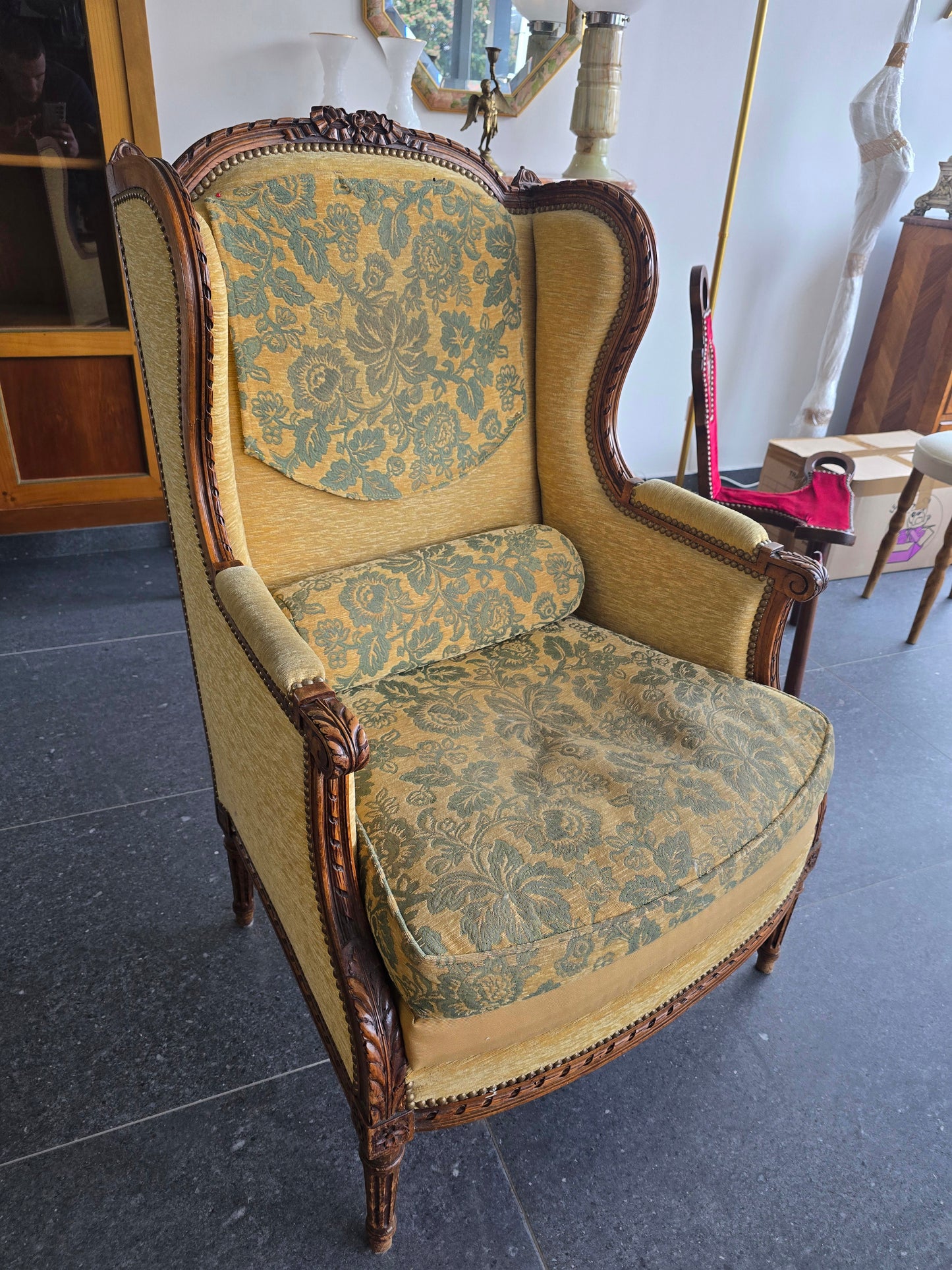 fauteuils bergères Louis XVI – paire dépareillées – XIXe / début XXe