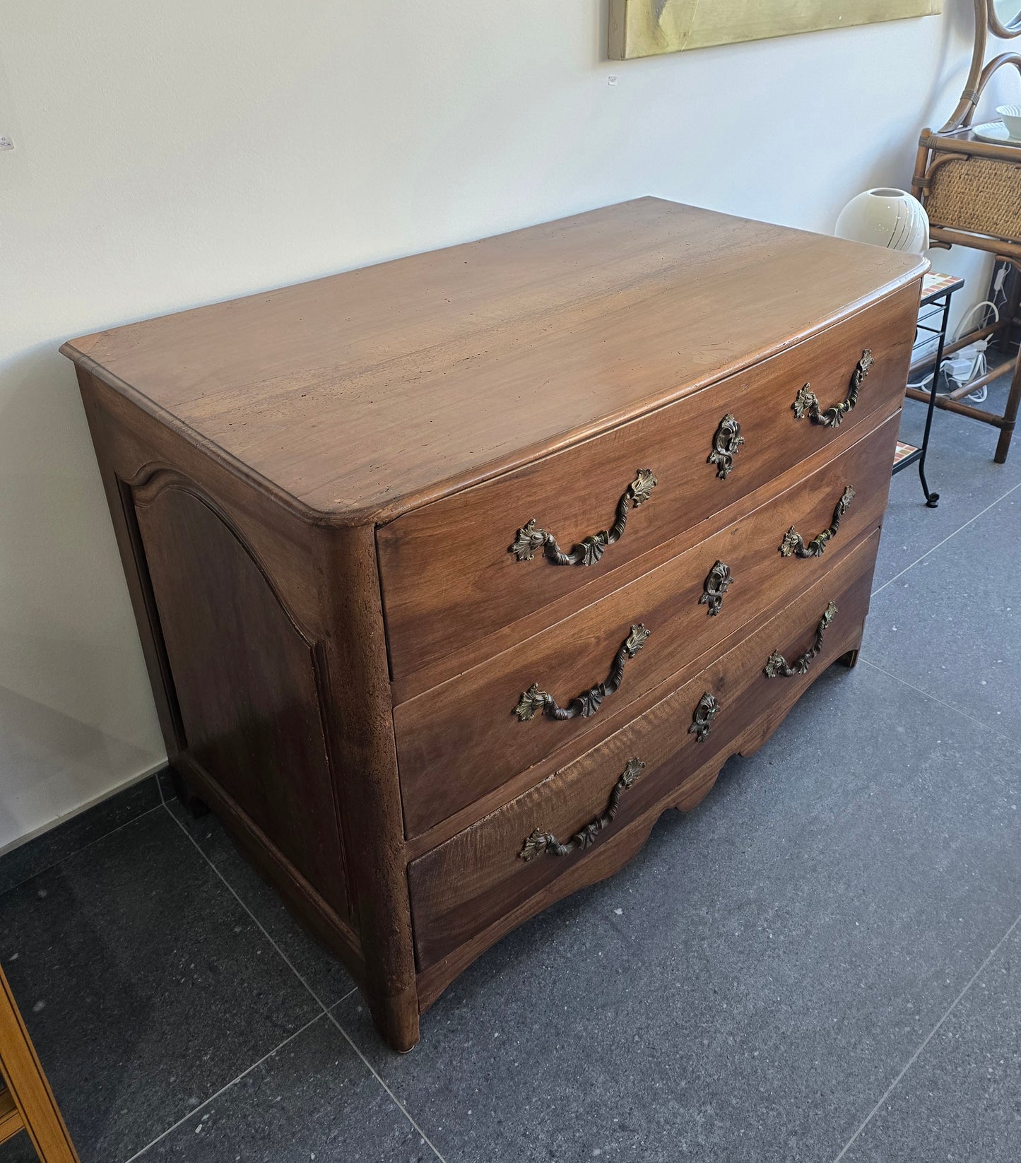 Commode provinciale en noyer massif – Époque Louis XIV / Régence – Début XVIIIᵉ siècle