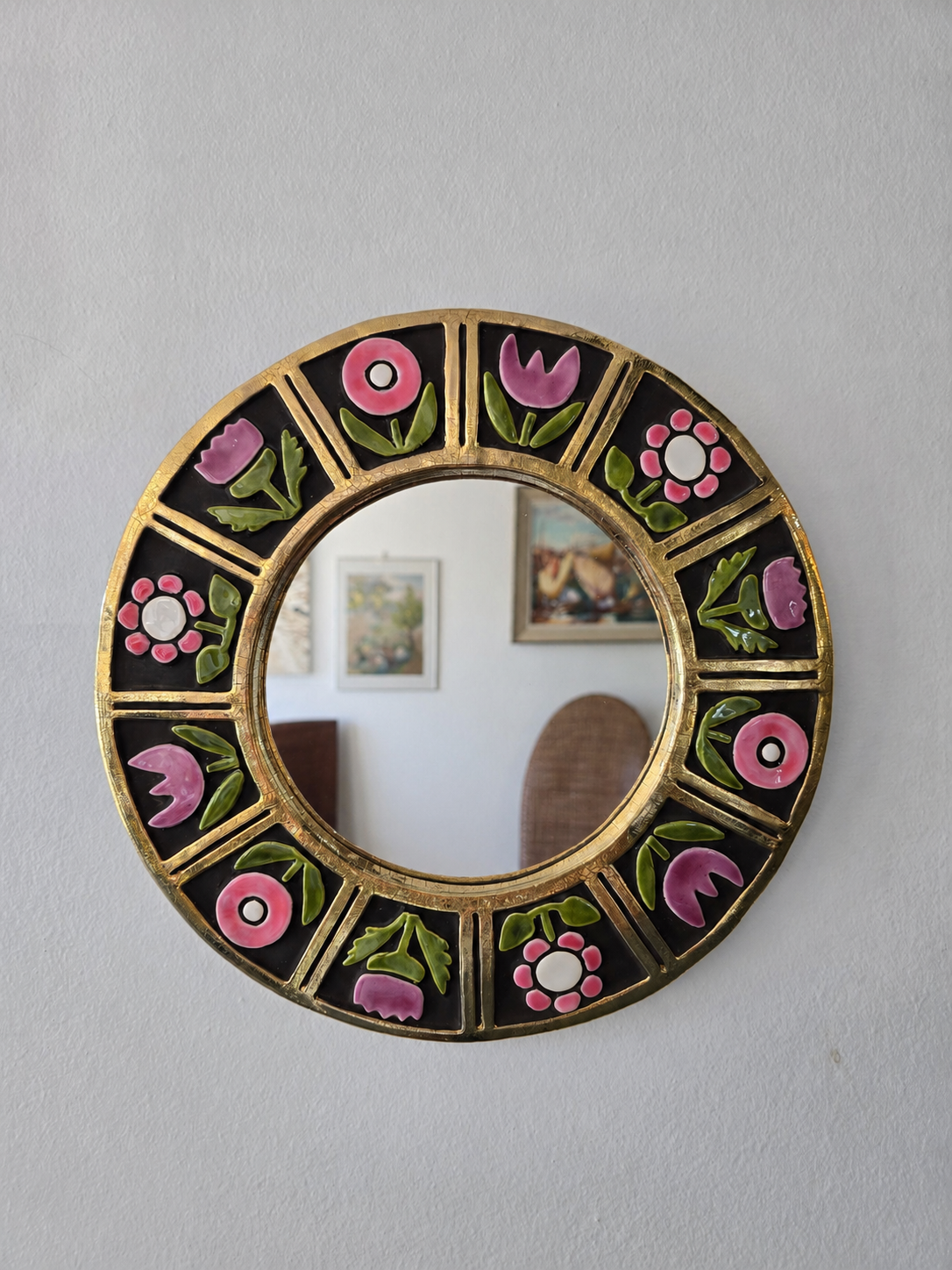 Mithé Espelt - miroir en céramique émaillée. Décor floral, années 1960